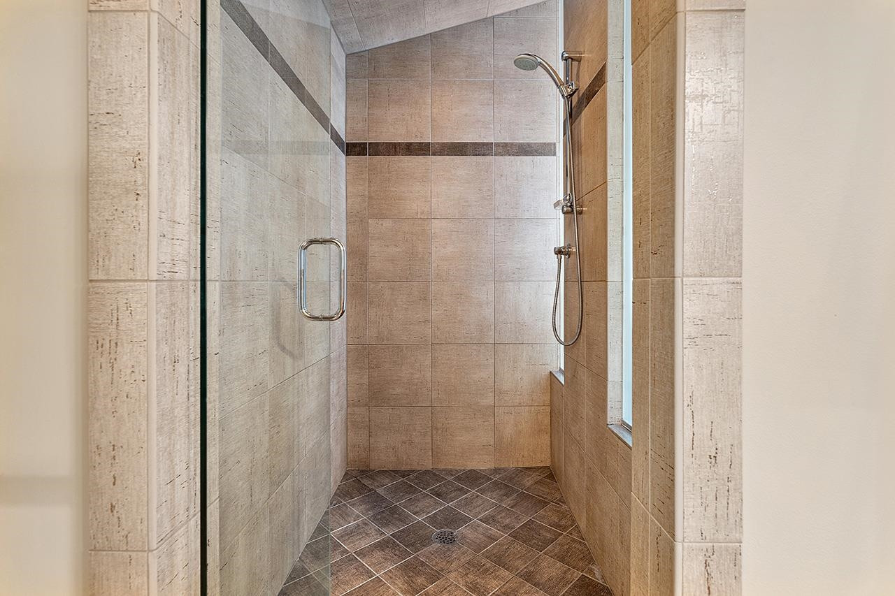 1008 Old Lantern Court
