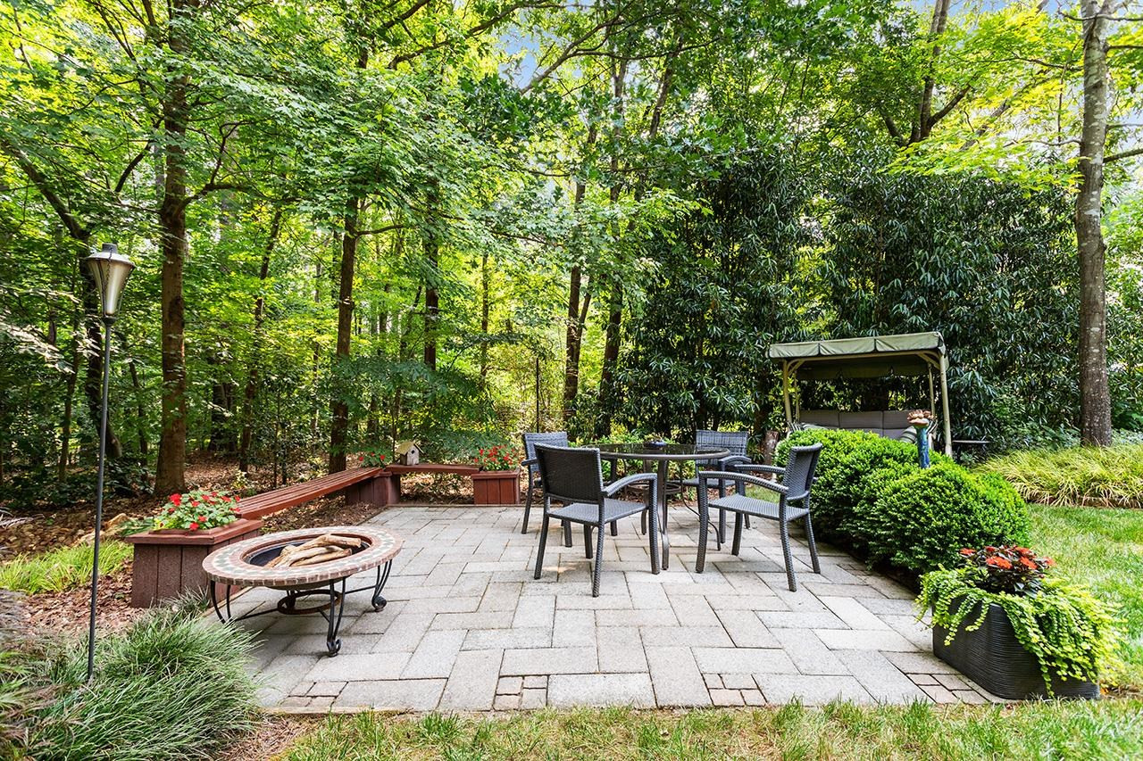 1008 Old Lantern Court