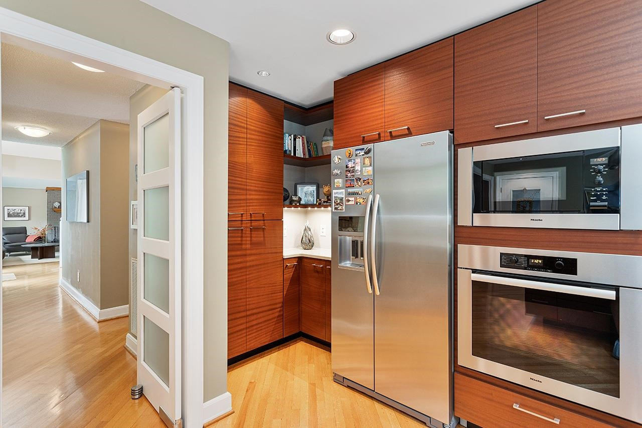 1008 Old Lantern Court