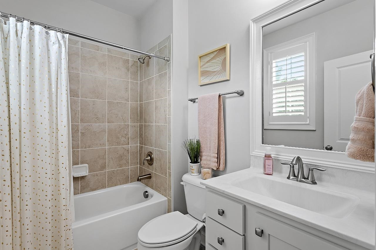 1536 Rock Dove Way