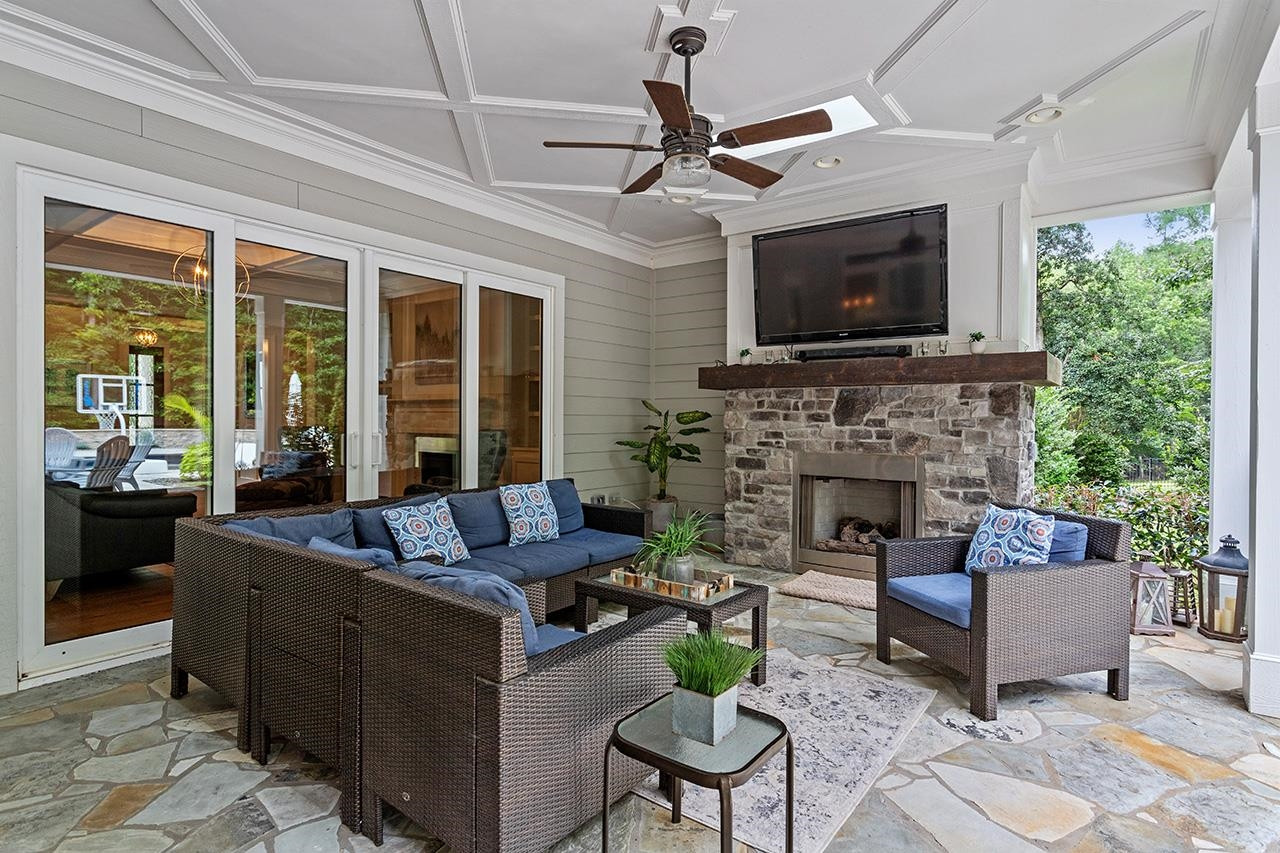 1536 Rock Dove Way