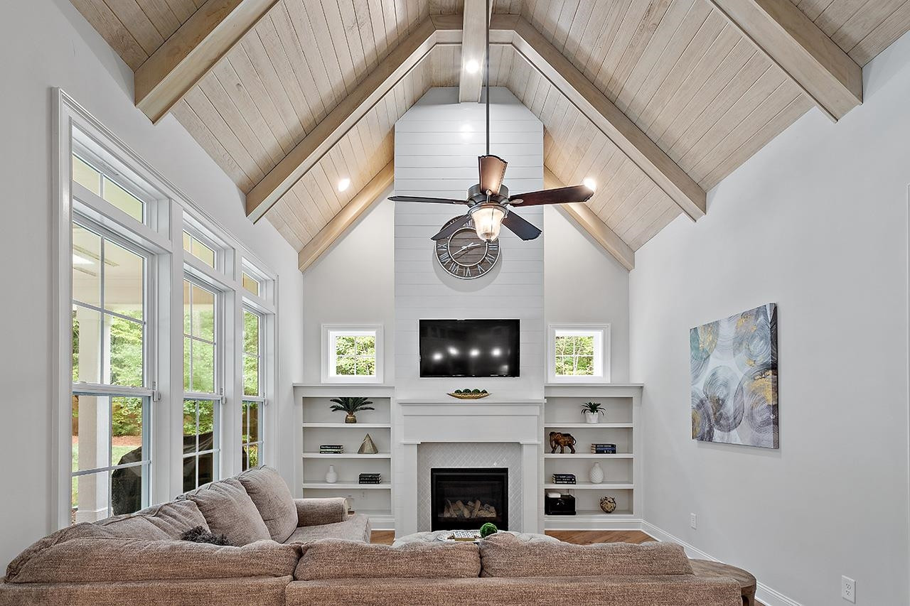 1536 Rock Dove Way
