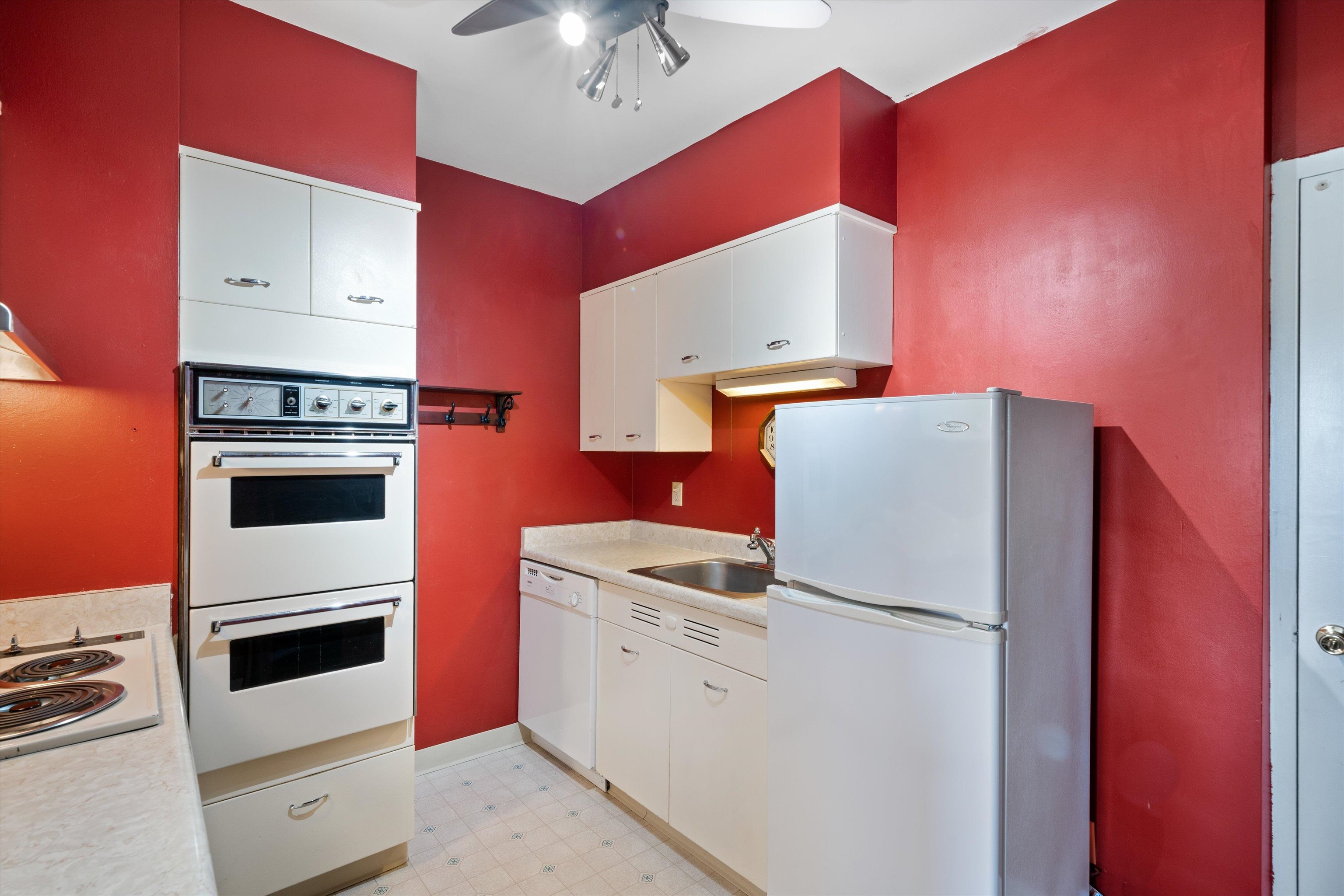 1960 N PARKWAY AVE Unit: 603