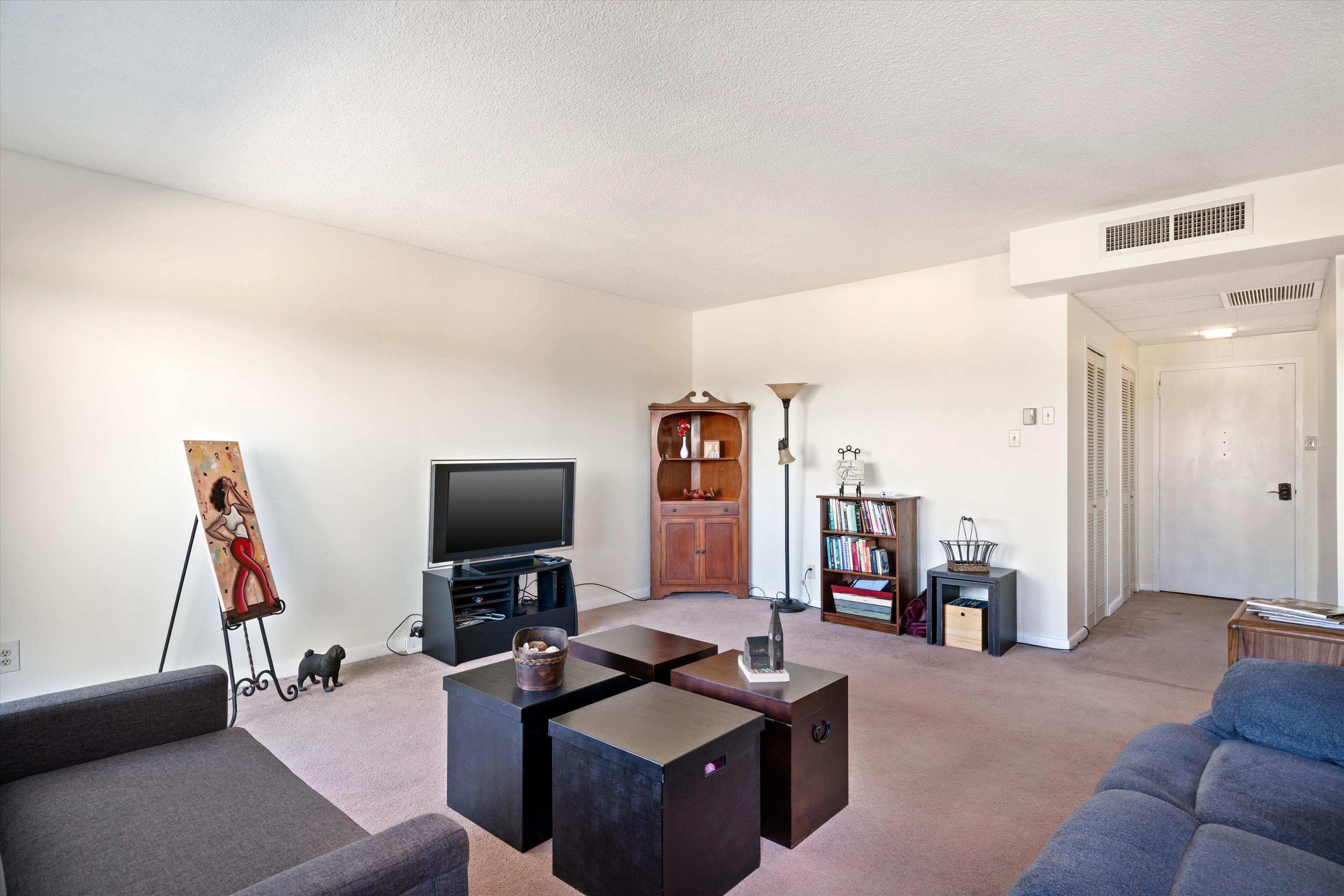 1960 N PARKWAY AVE Unit: 603