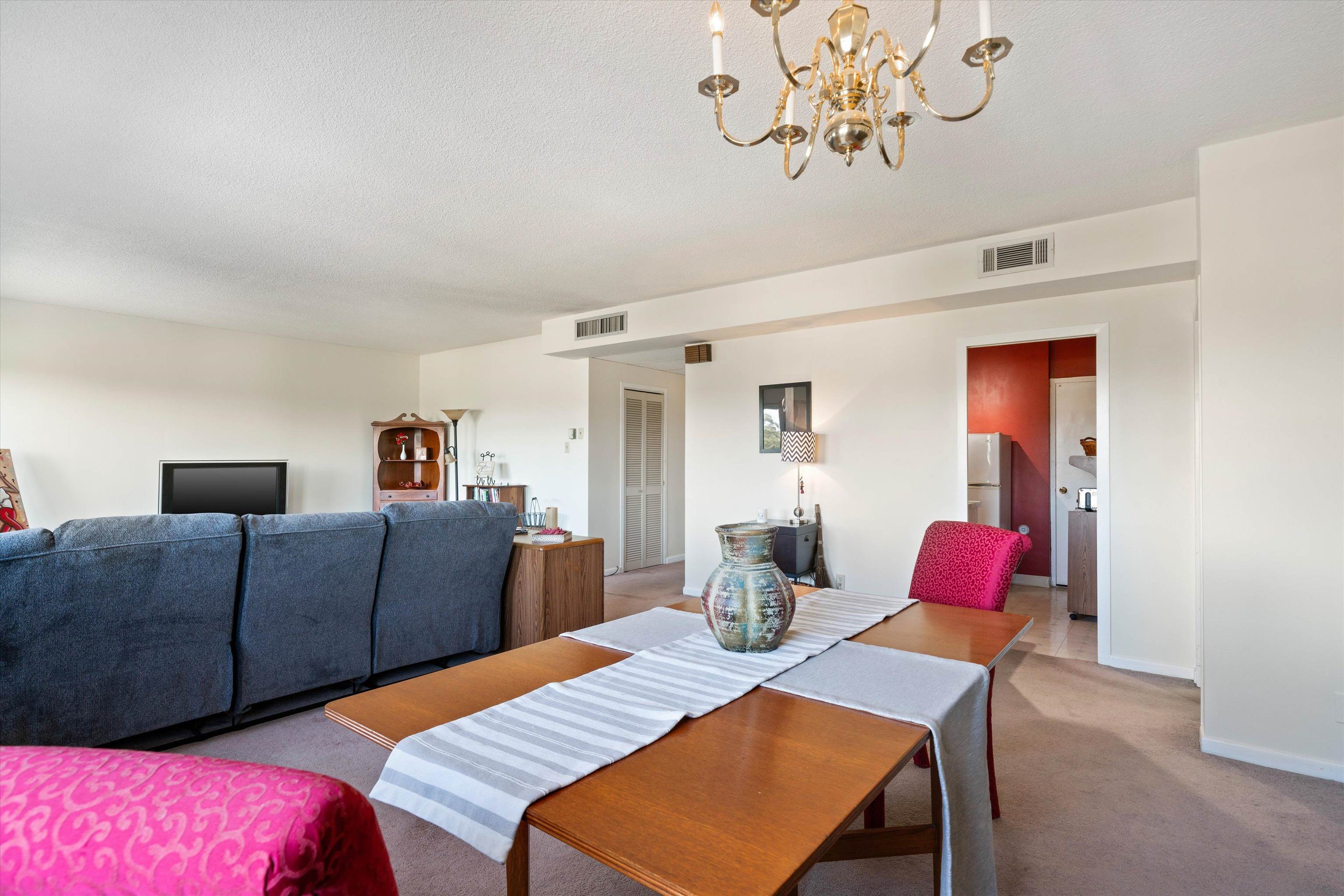 1960 N PARKWAY AVE Unit: 603