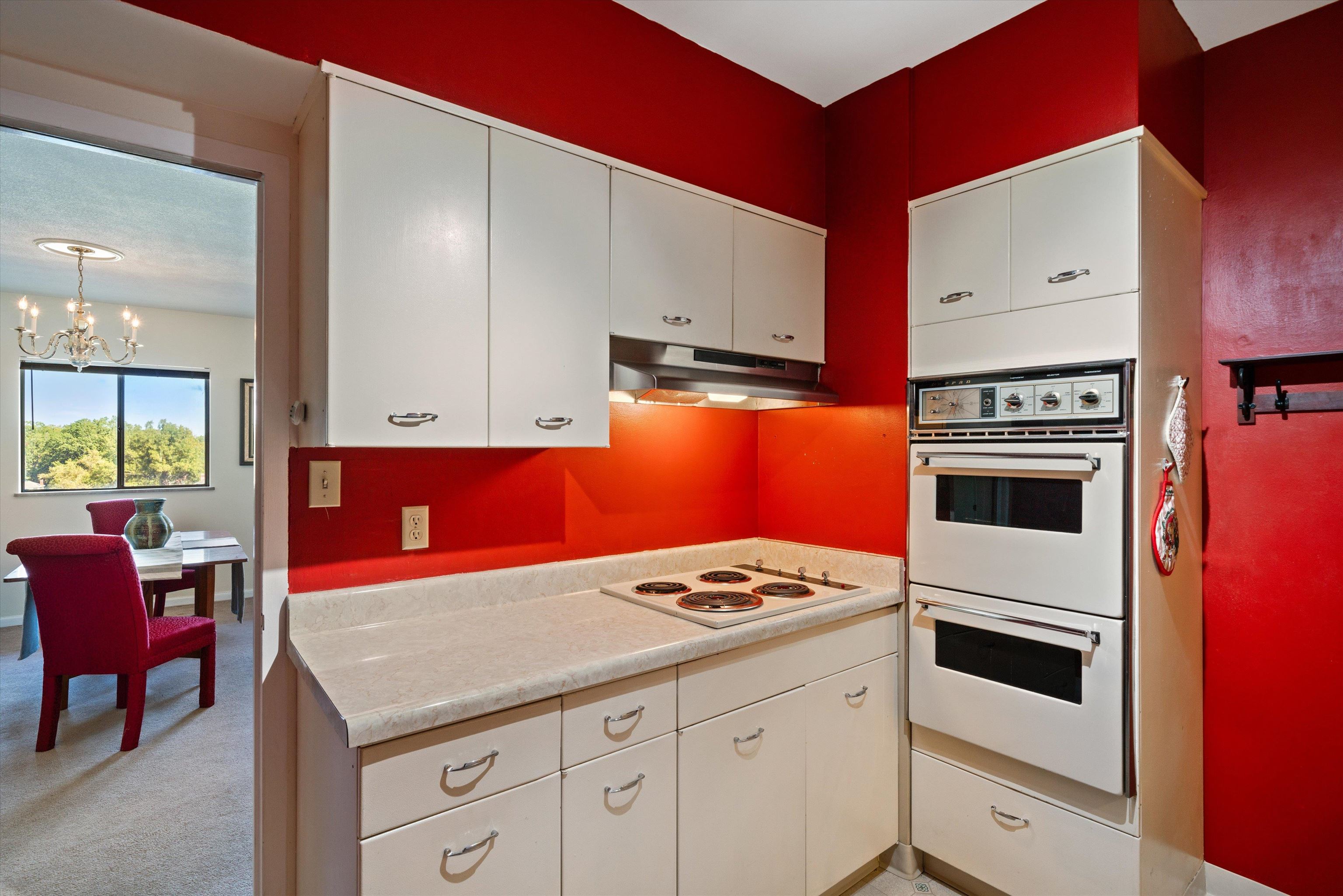 1960 N PARKWAY AVE Unit: 603