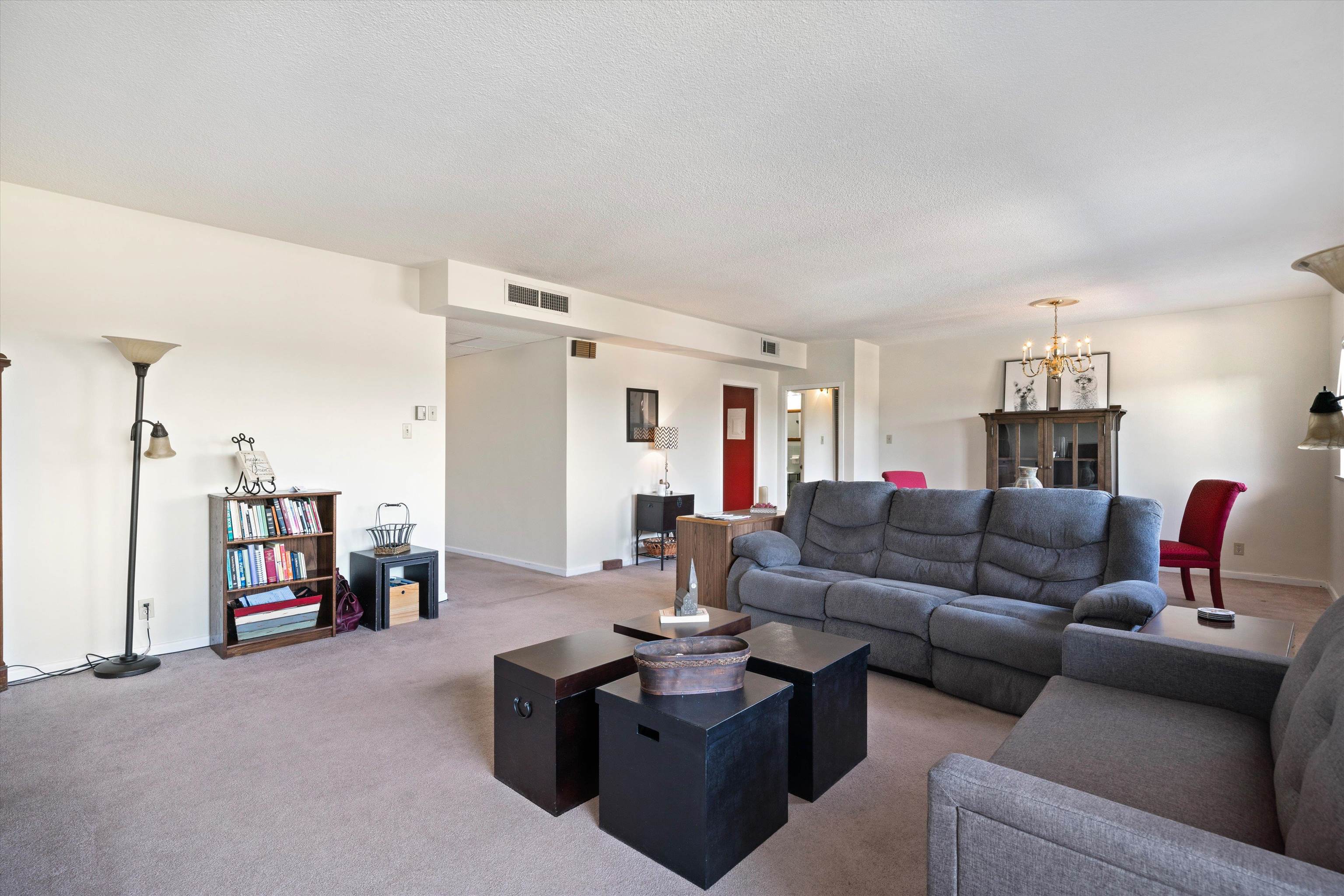 1960 N PARKWAY AVE Unit: 603