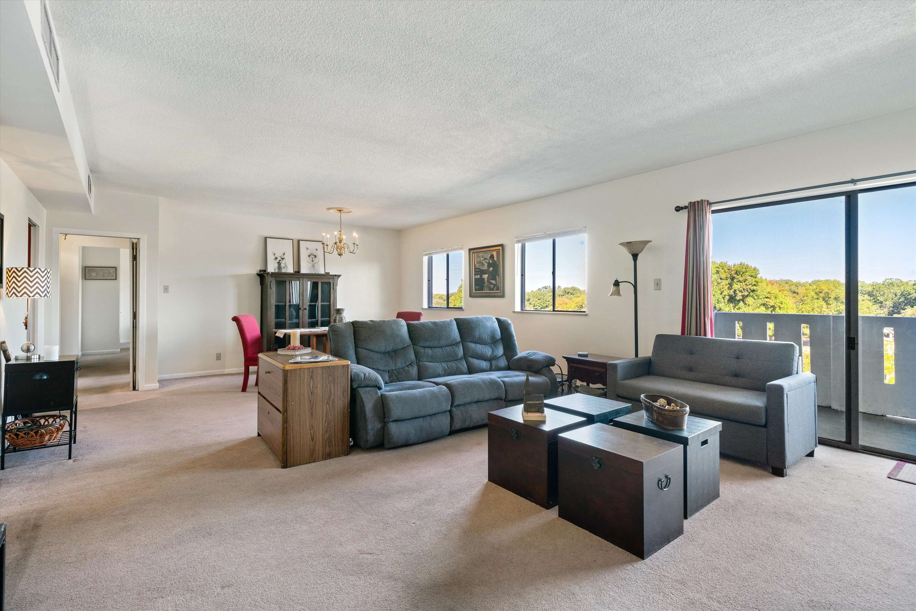 1960 N PARKWAY AVE Unit: 603