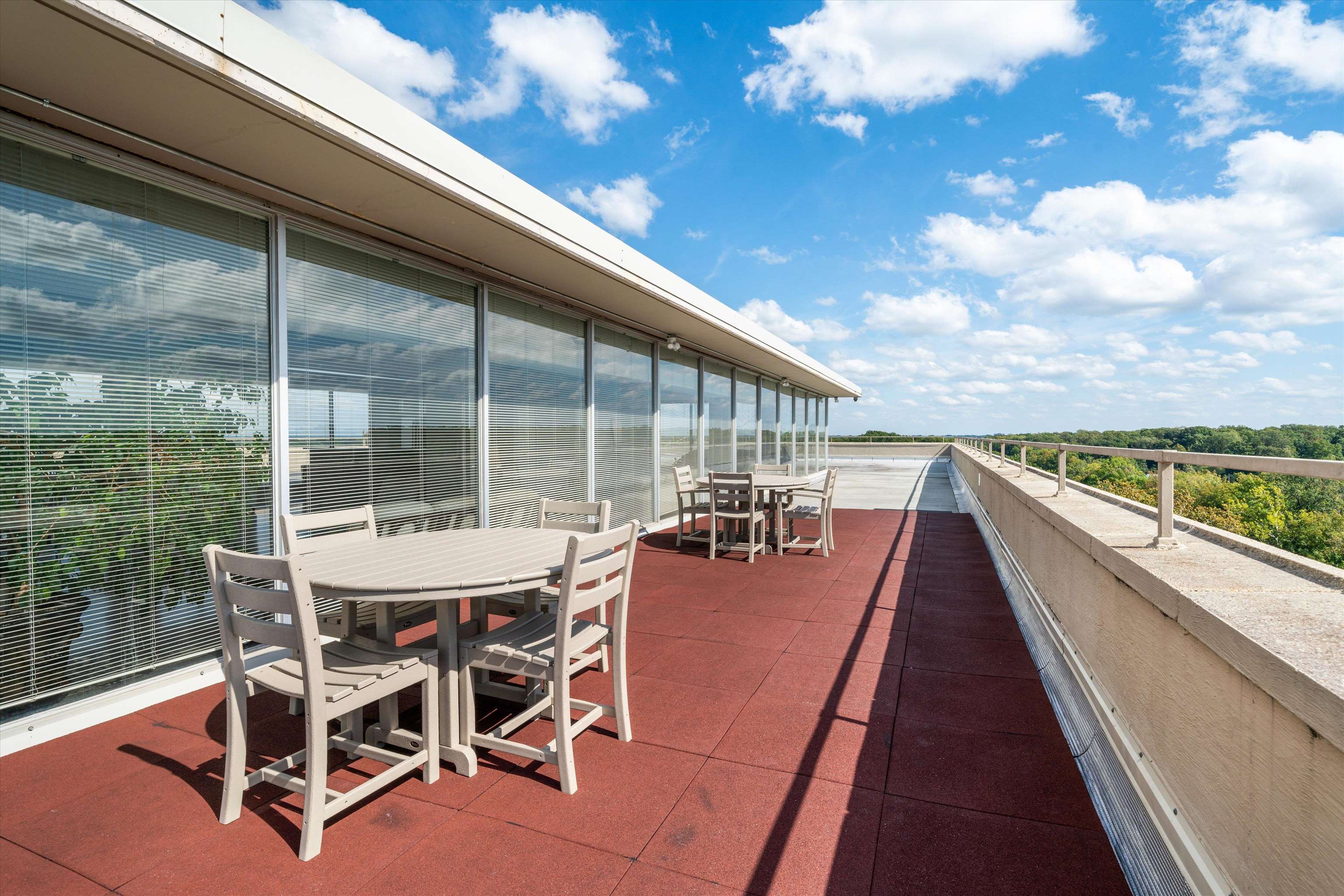 1960 N PARKWAY AVE Unit: 603