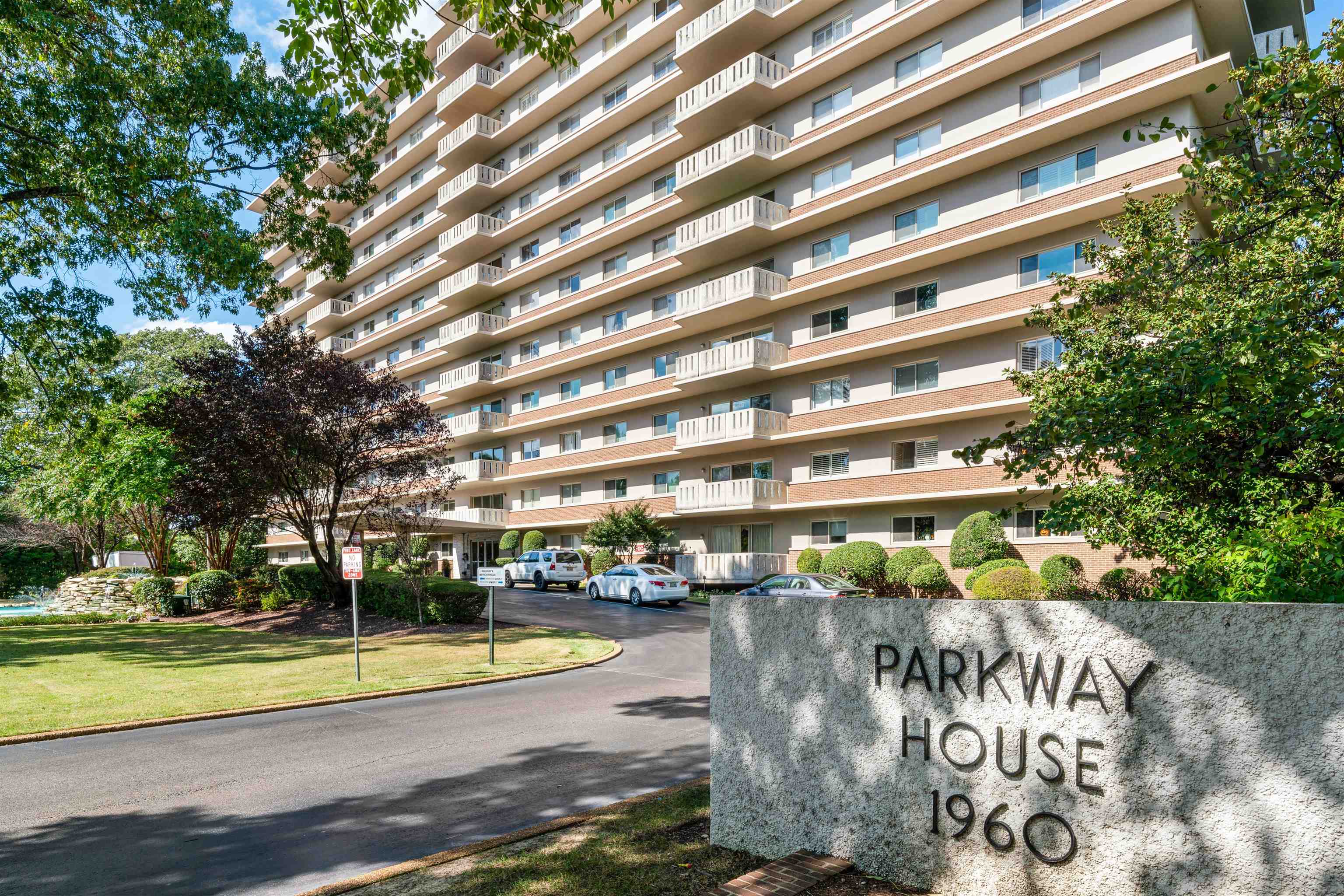 1960 N PARKWAY AVE Unit: 603