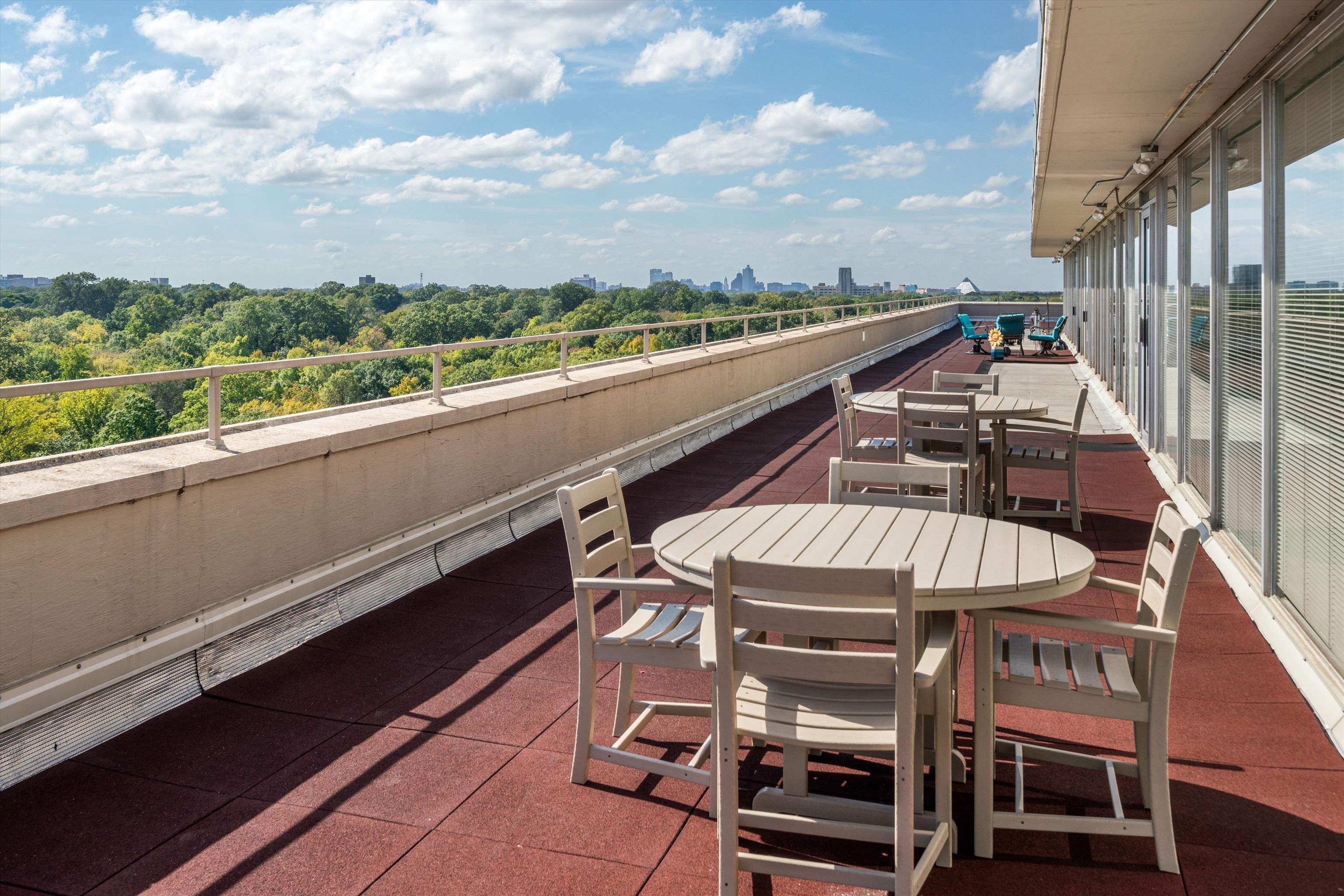 1960 N PARKWAY AVE Unit: 603
