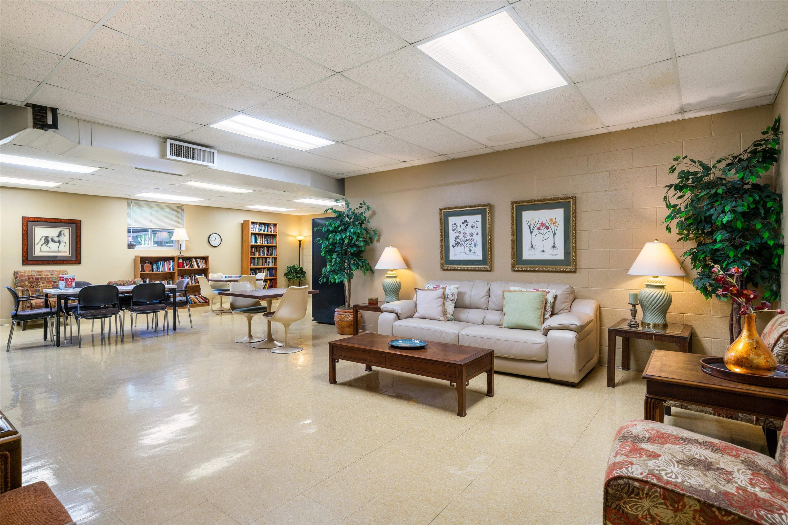 1960 N PARKWAY AVE Unit: 603