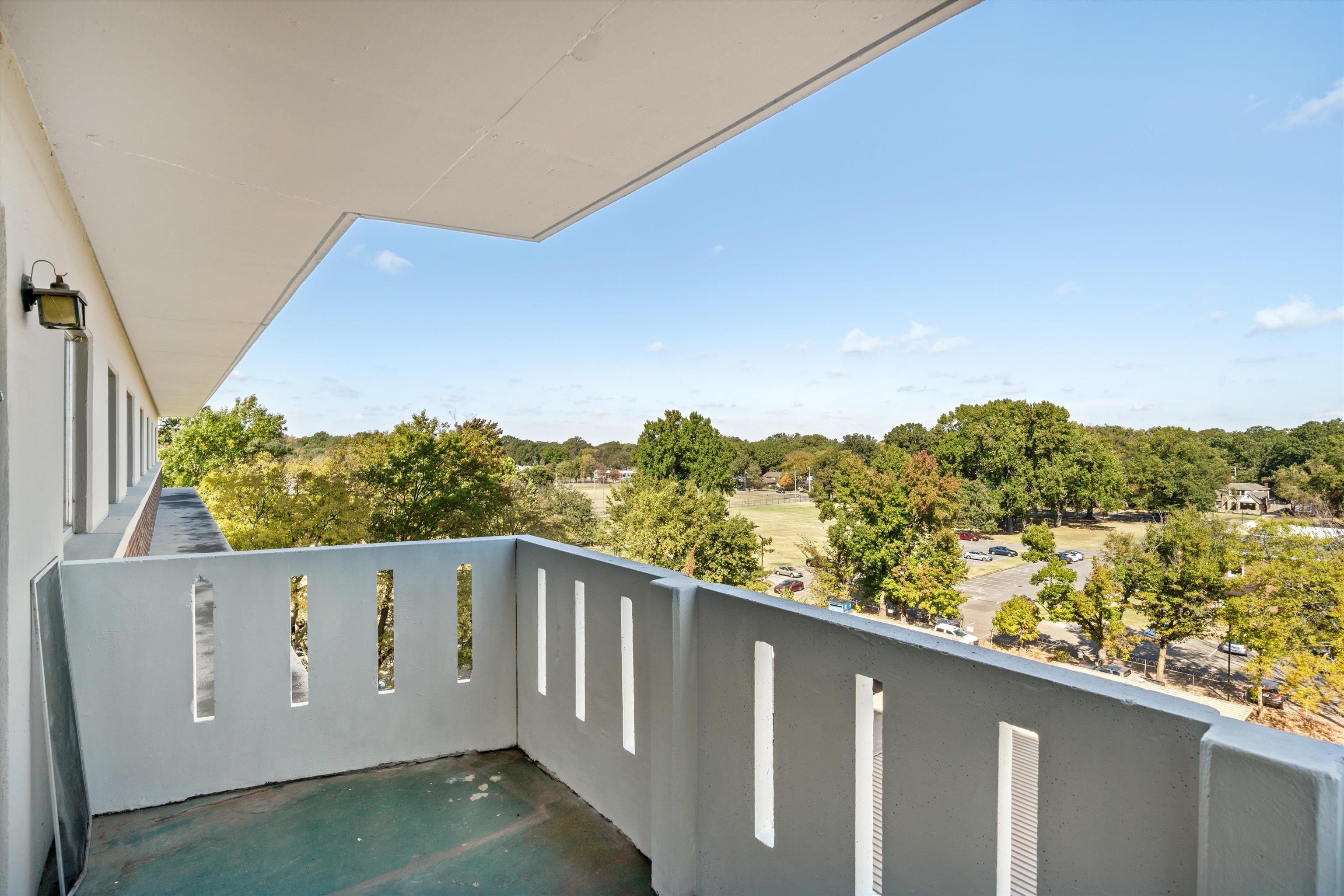 1960 N PARKWAY AVE Unit: 603