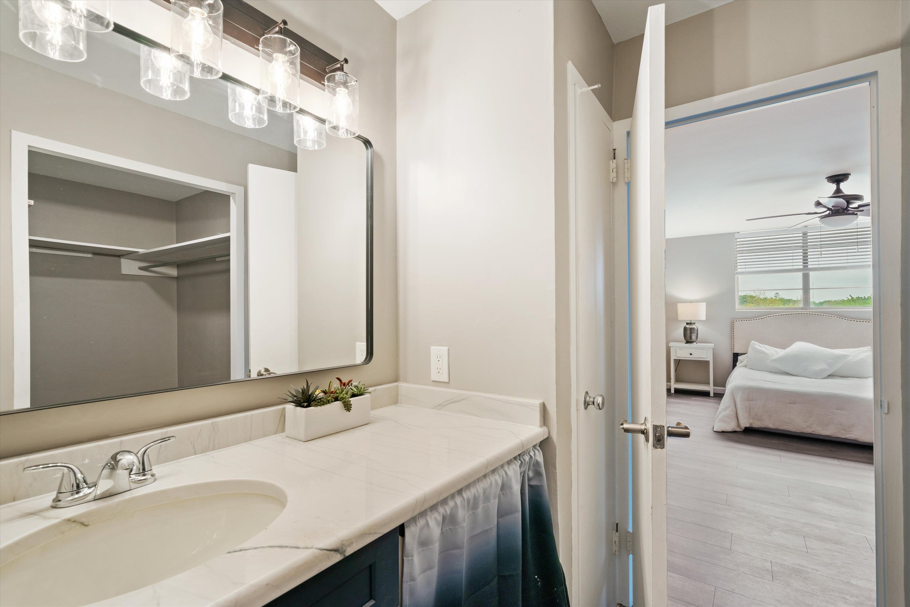 2277 UNION AVE Unit: 606