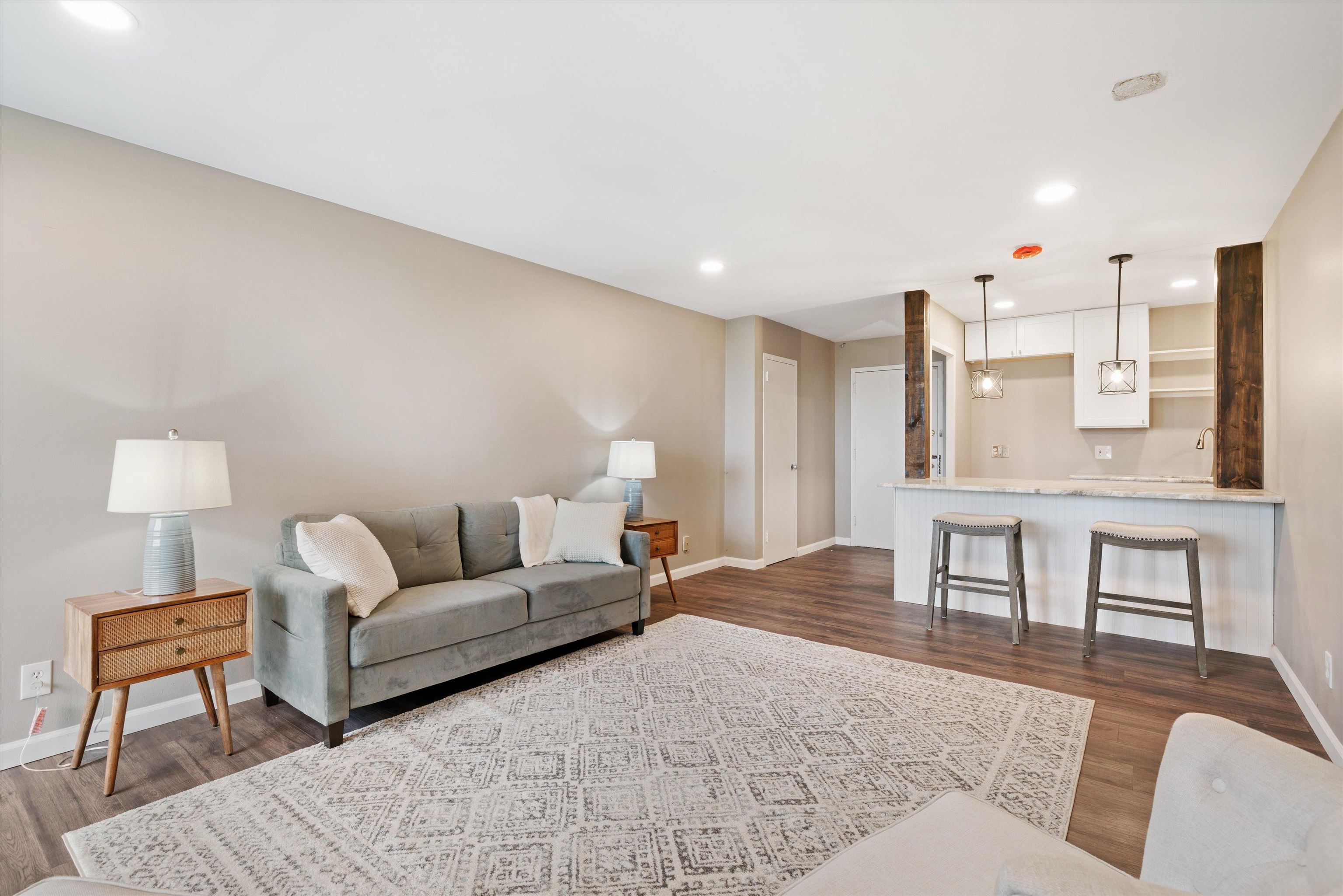2277 UNION AVE Unit: 606