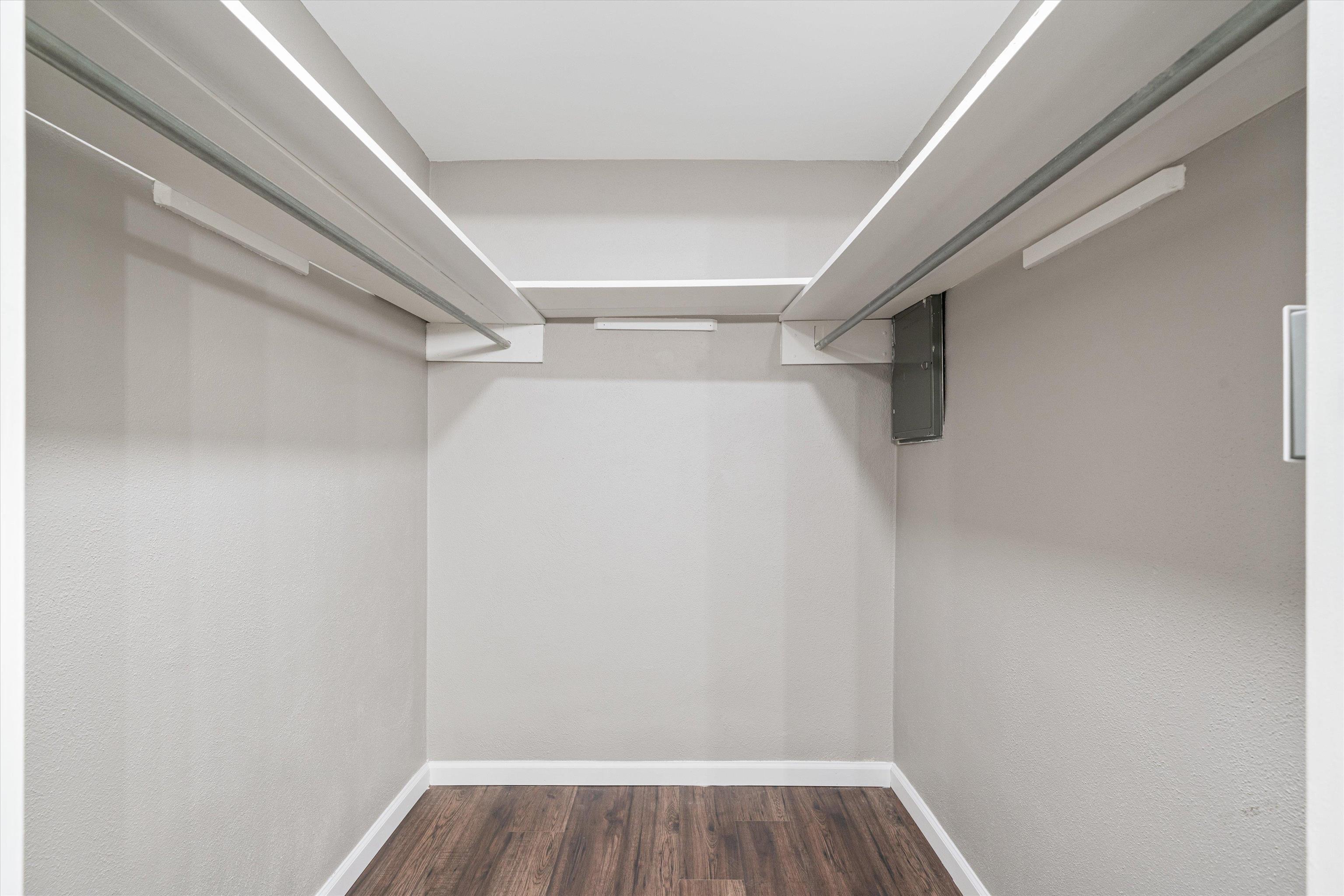 2277 UNION AVE Unit: 606