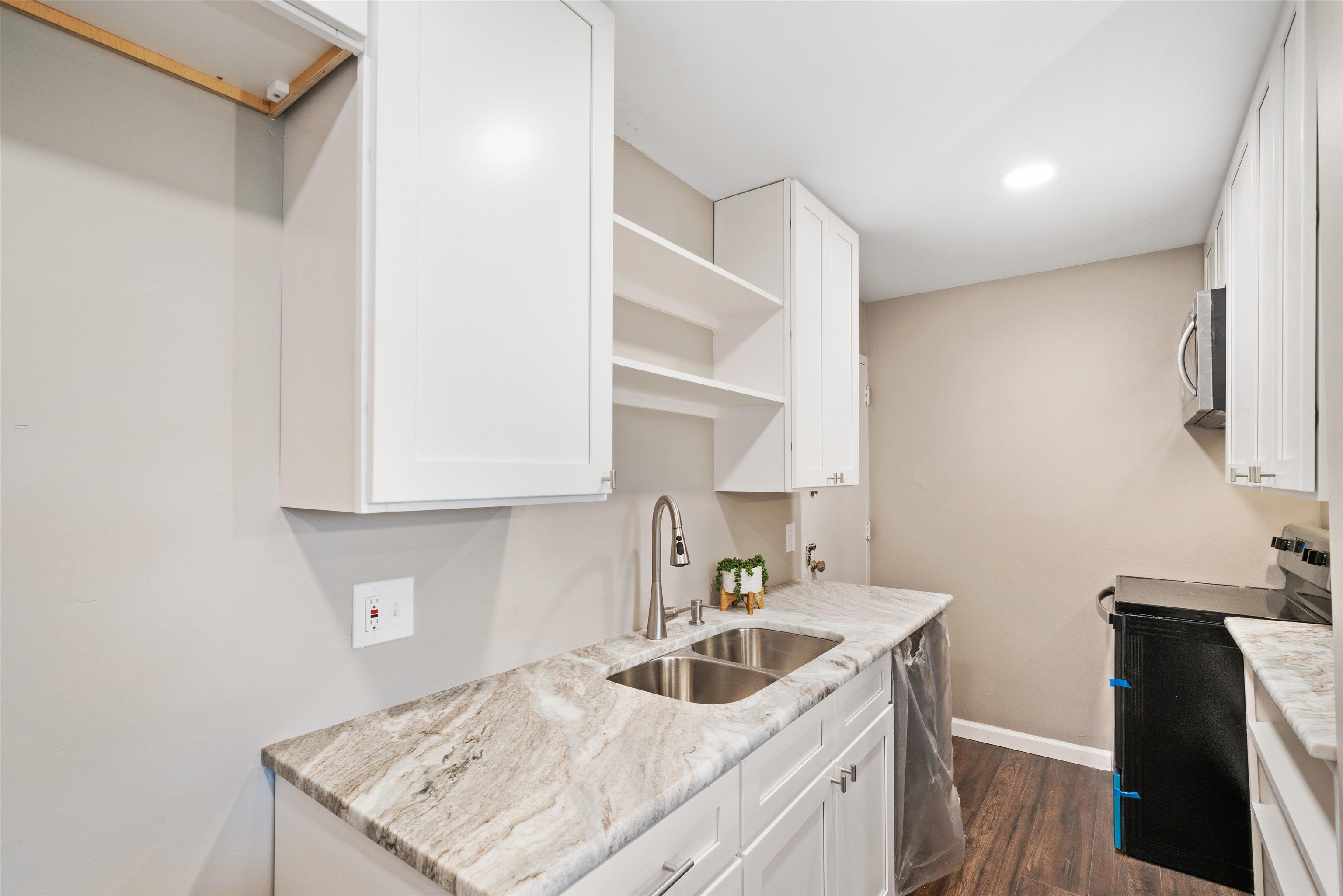 2277 UNION AVE Unit: 606