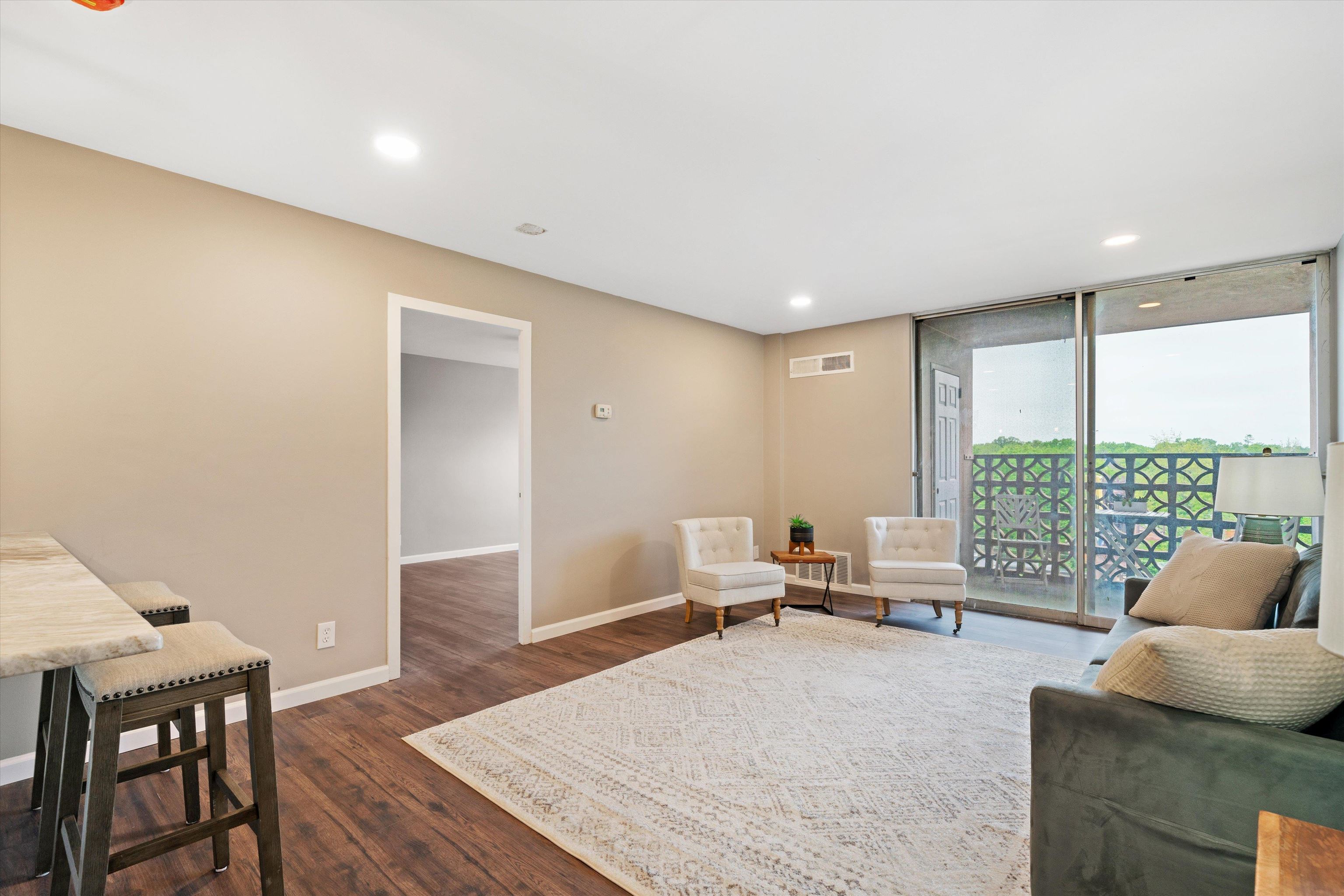 2277 UNION AVE Unit: 606