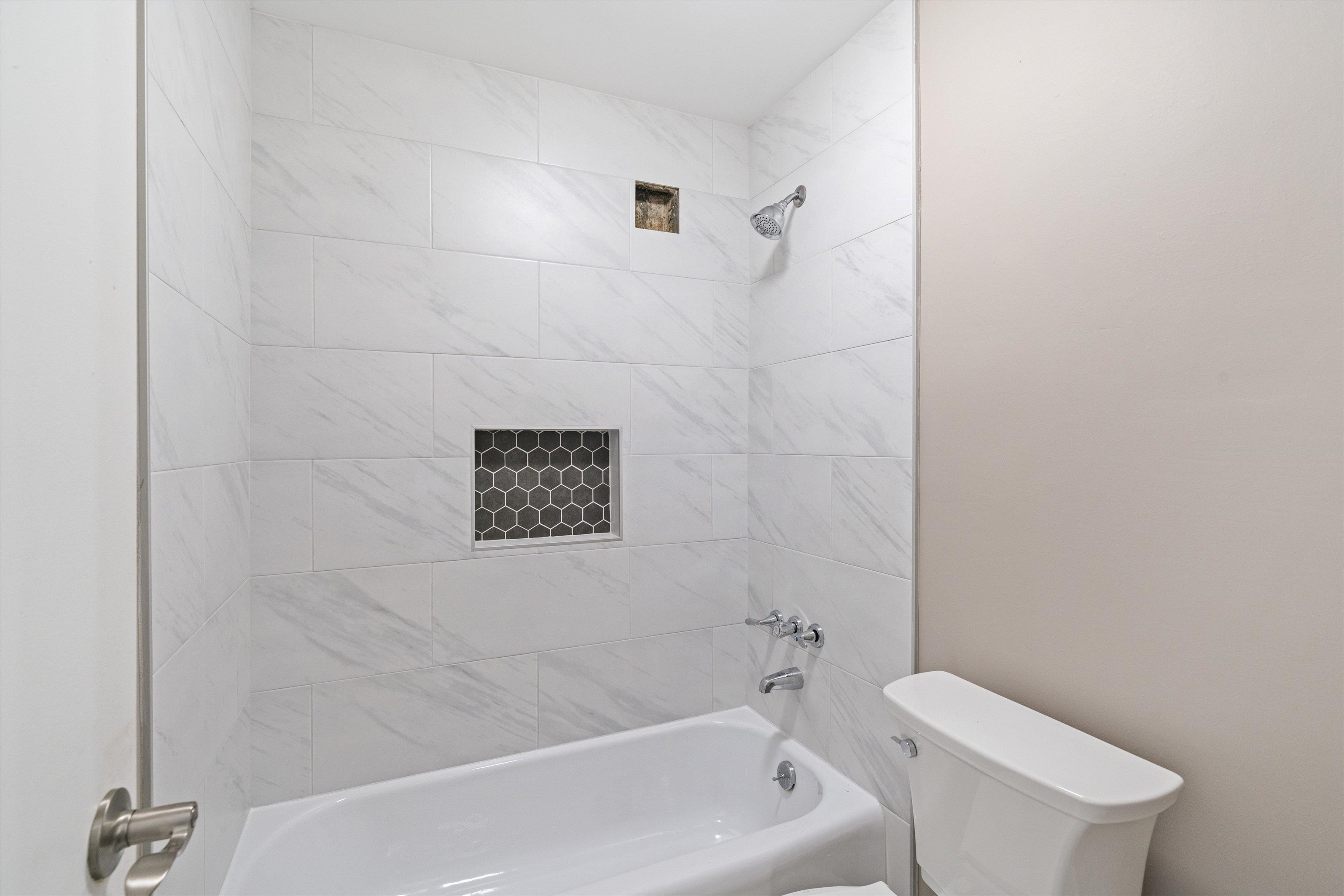 2277 UNION AVE Unit: 606