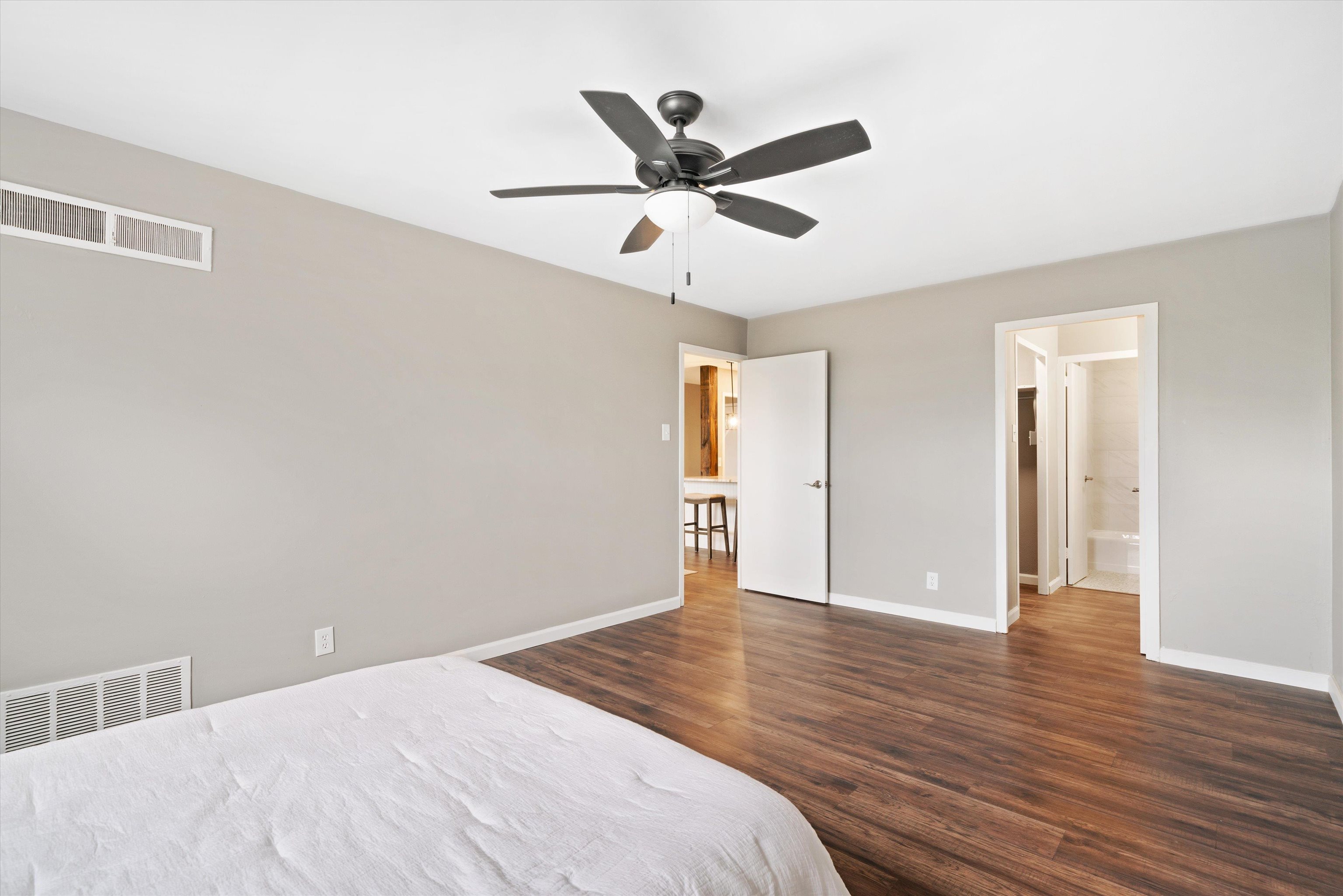 2277 UNION AVE Unit: 606