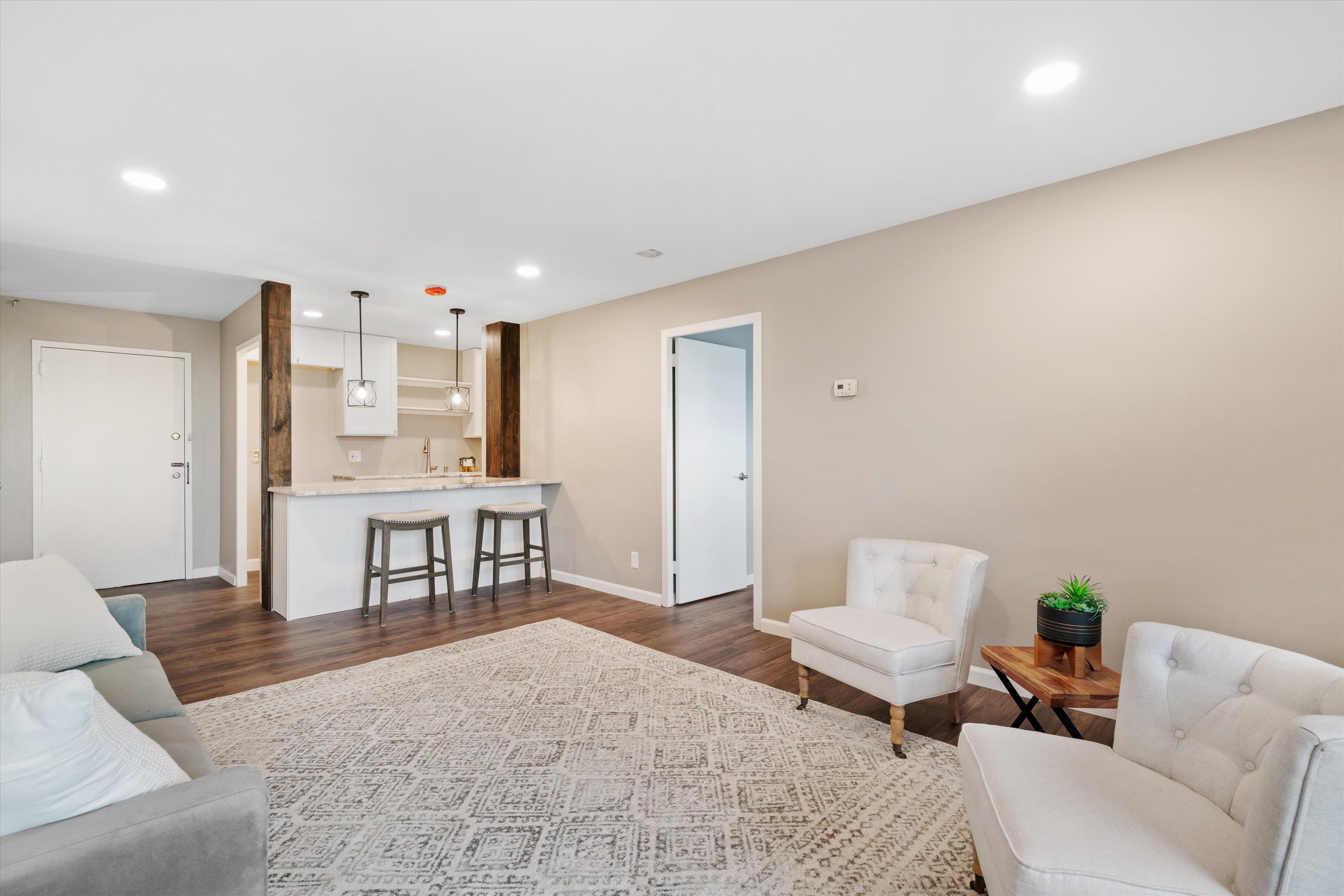 2277 UNION AVE Unit: 606