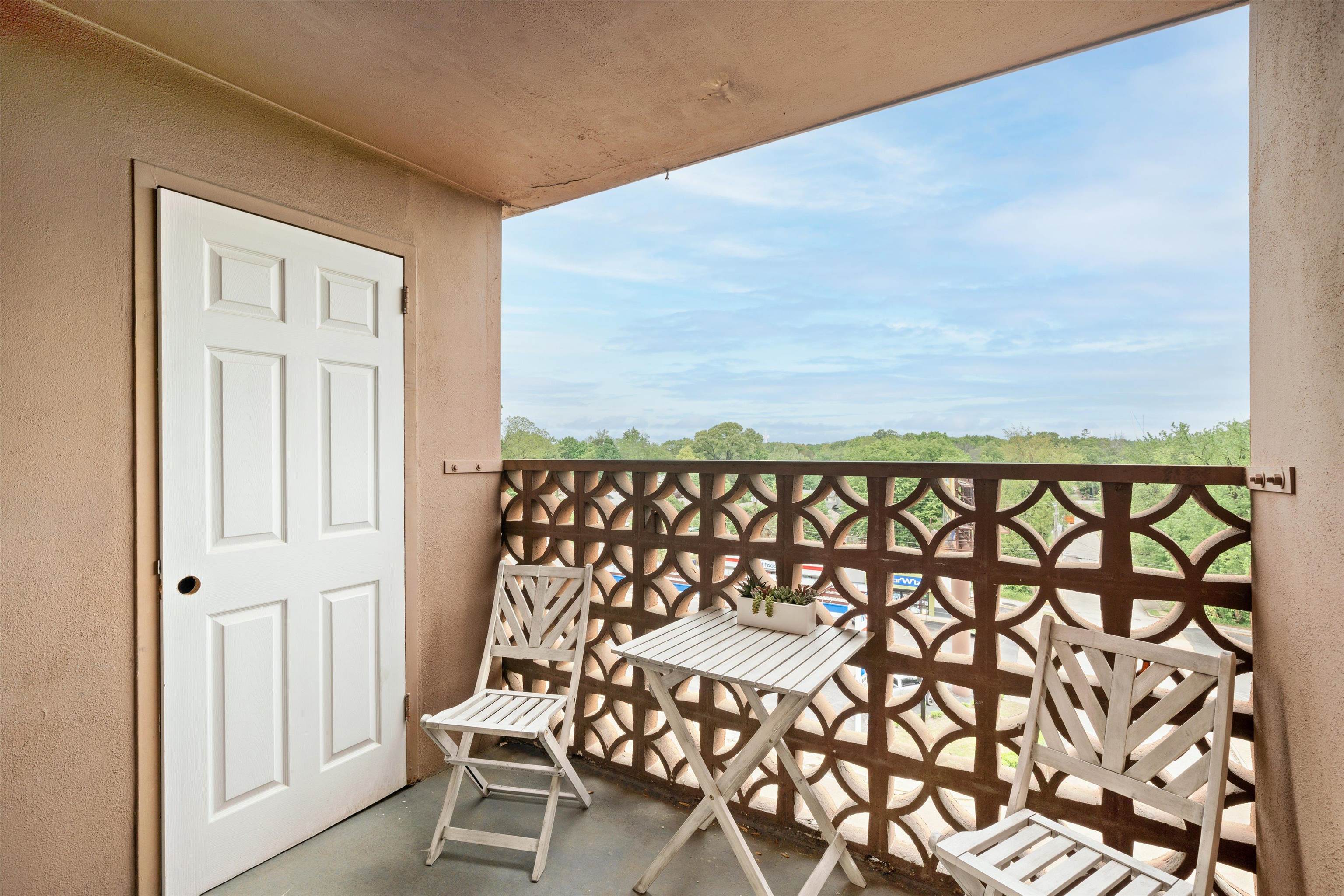 2277 UNION AVE Unit: 606