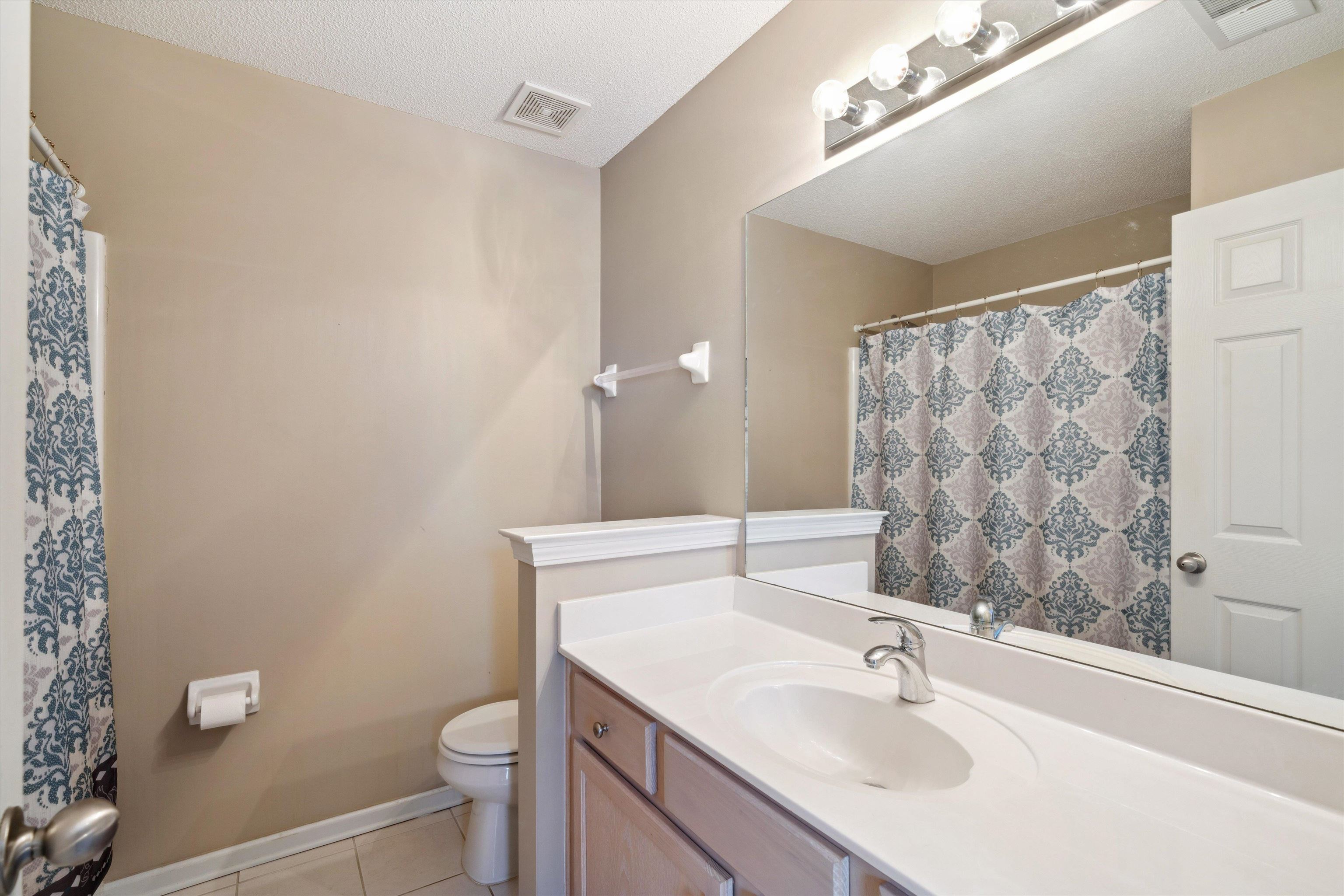 1084 E MONTEBELLO CIR