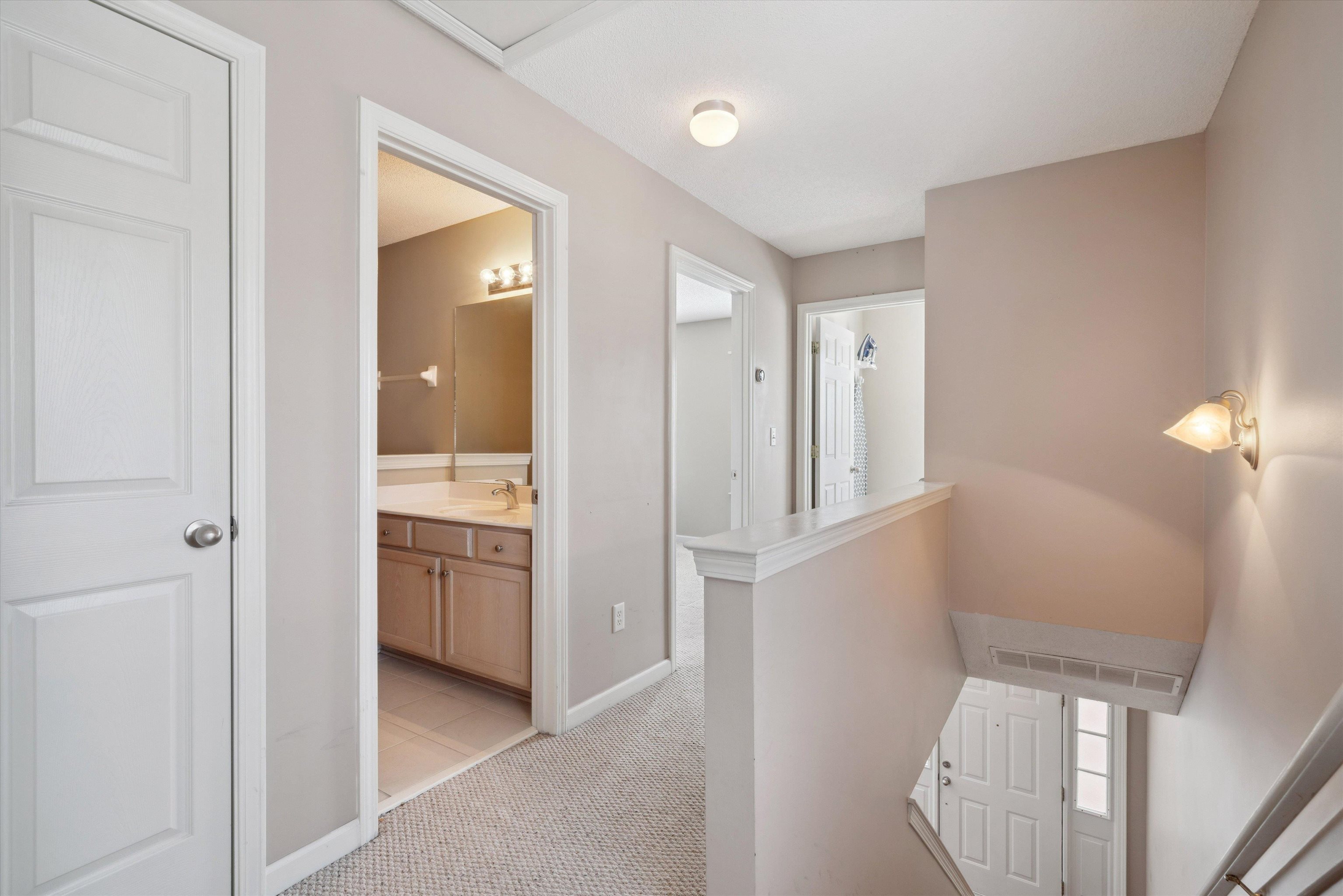 1084 E MONTEBELLO CIR