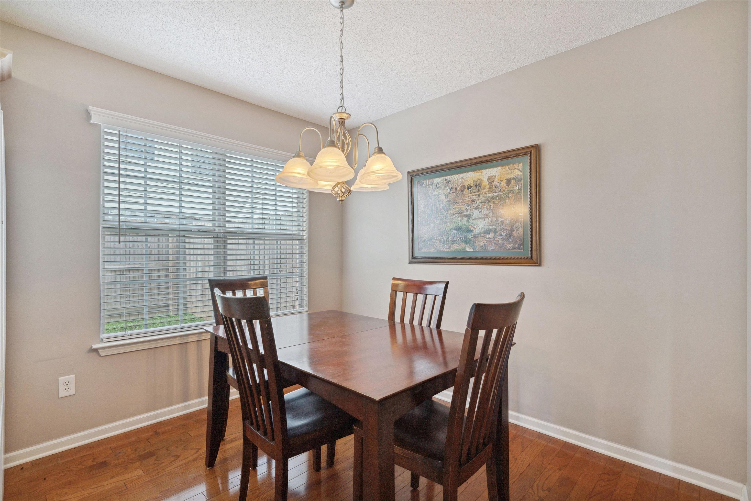 1084 E MONTEBELLO CIR