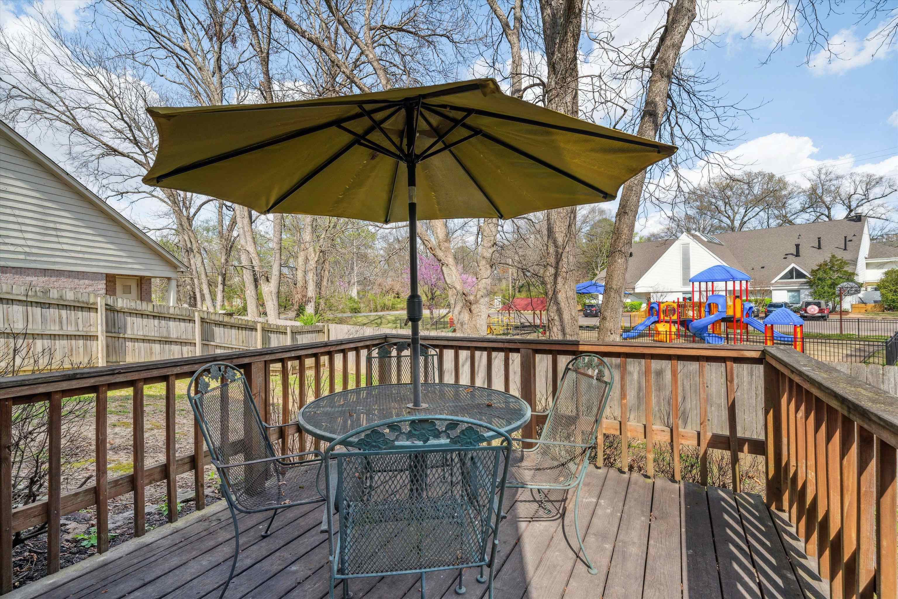 1084 E MONTEBELLO CIR