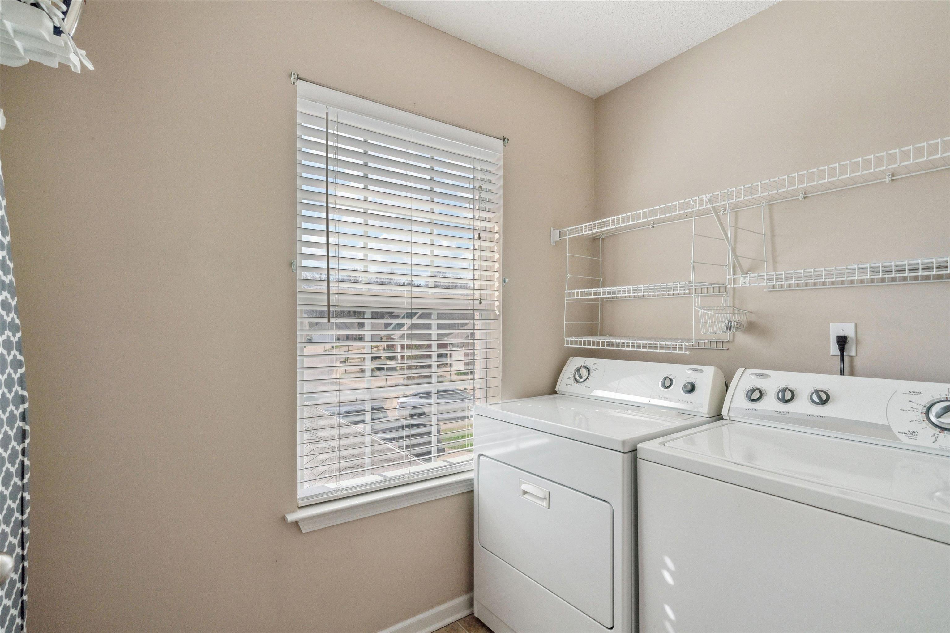 1084 E MONTEBELLO CIR