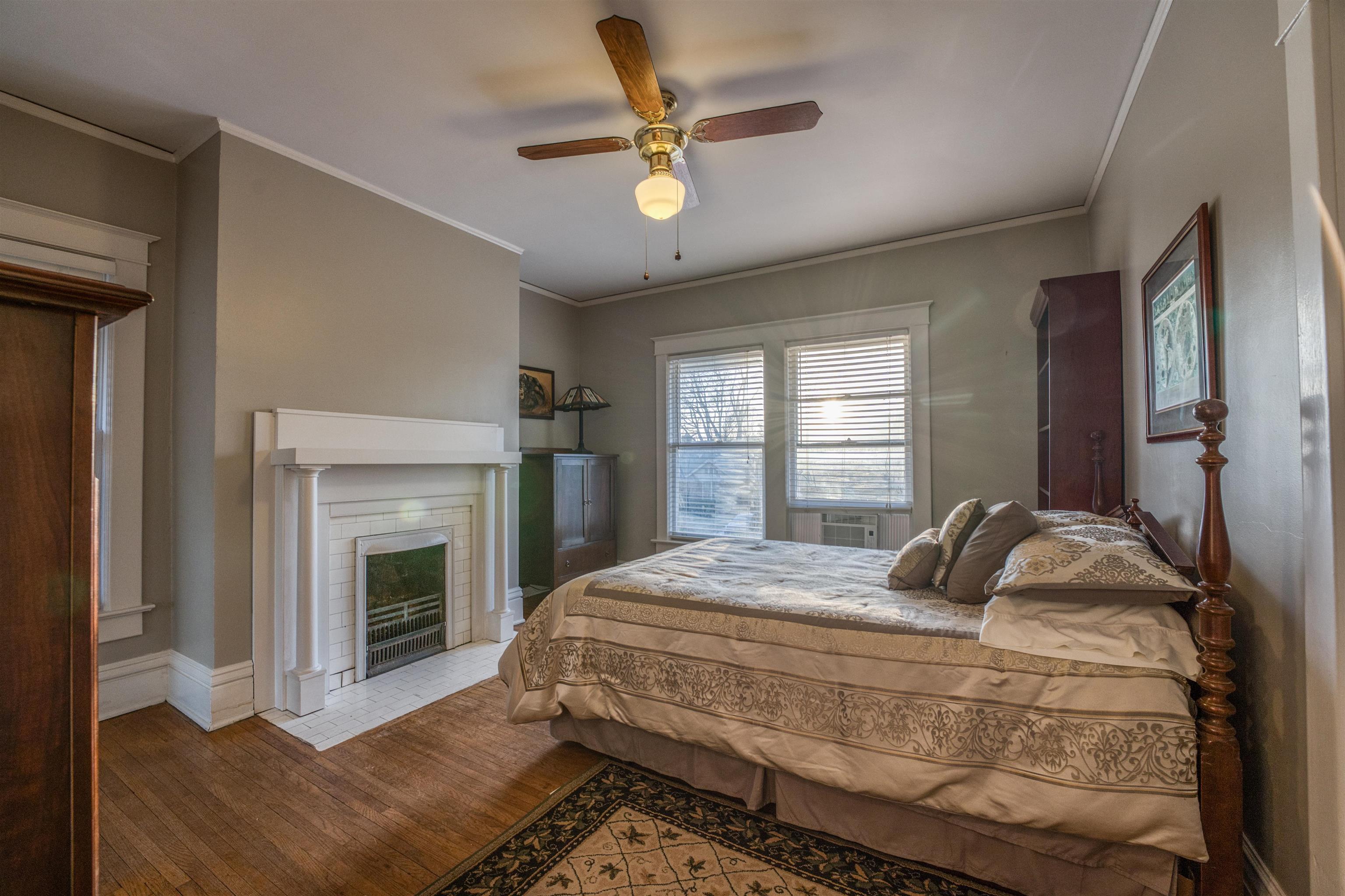 24 S EVERGREEN ST