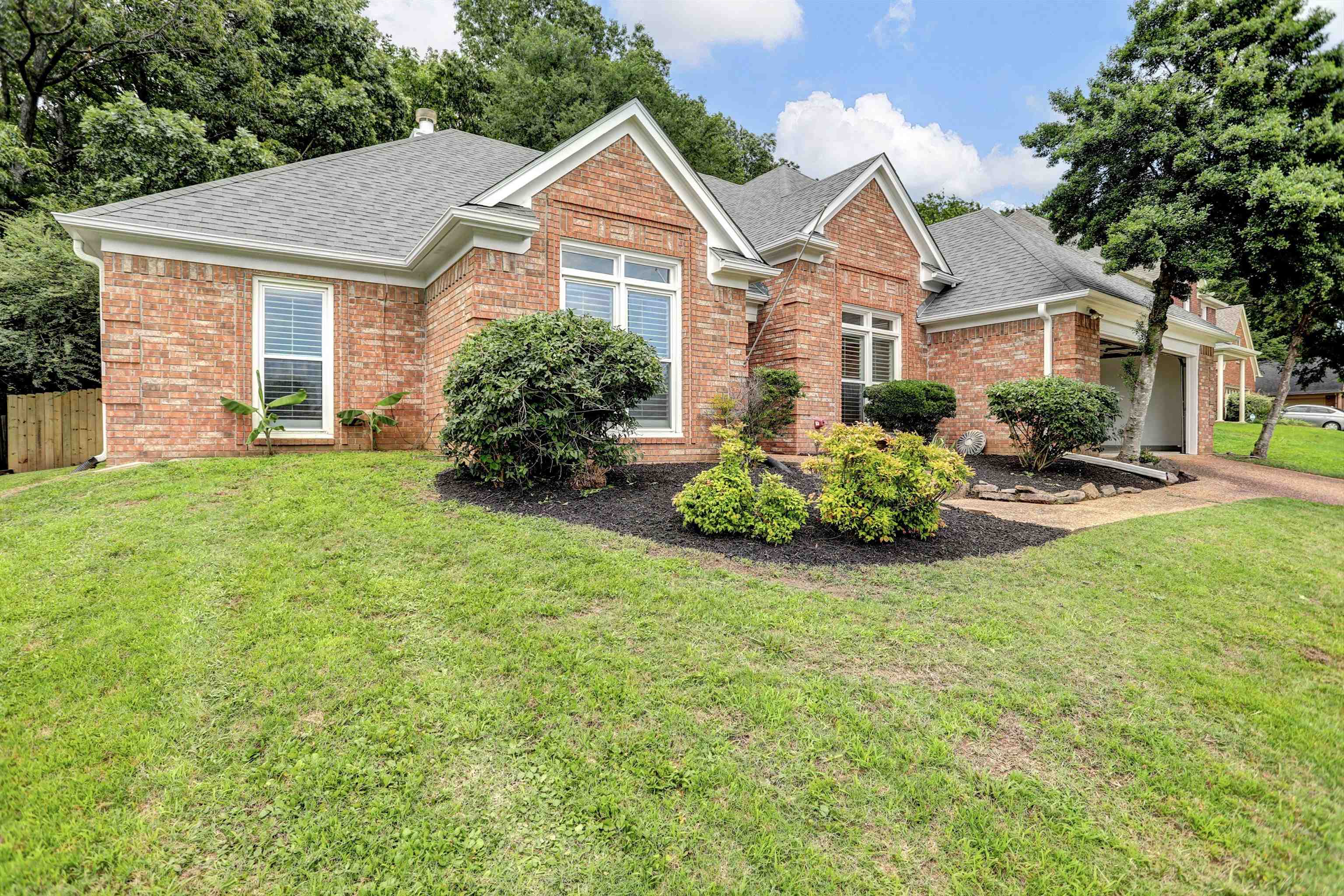 8924 E CARROLLWOOD LN
