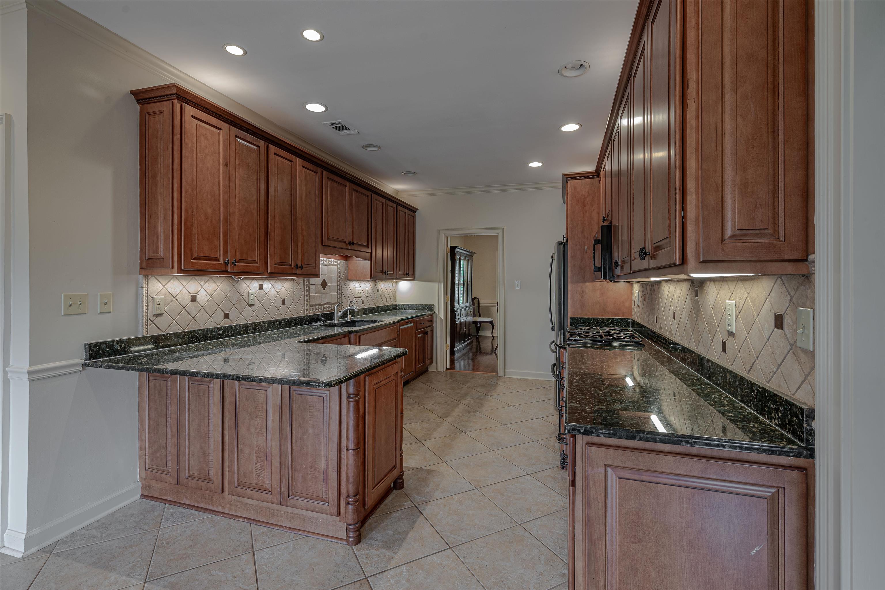 8106 MEADOW GLEN DR