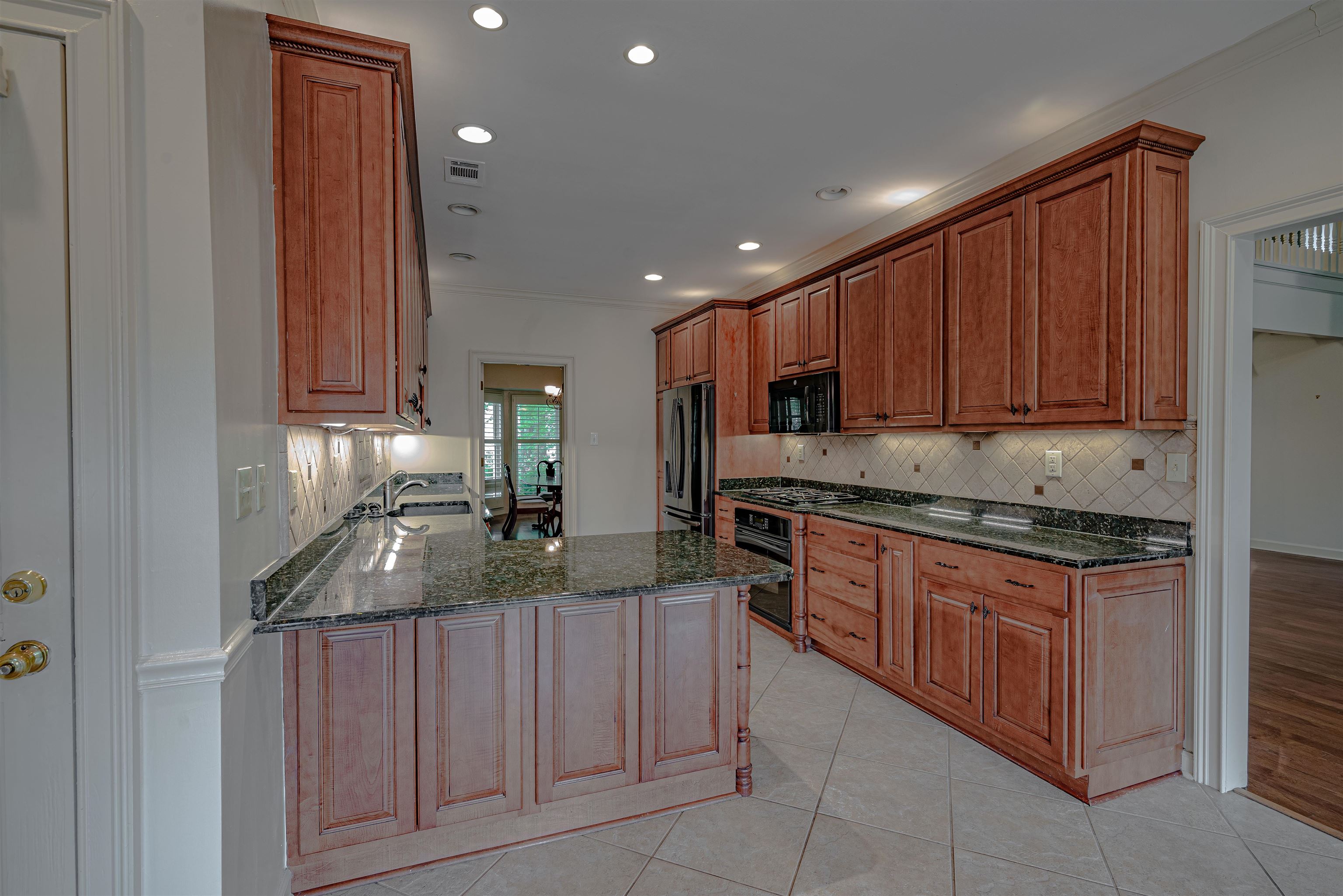 8106 MEADOW GLEN DR