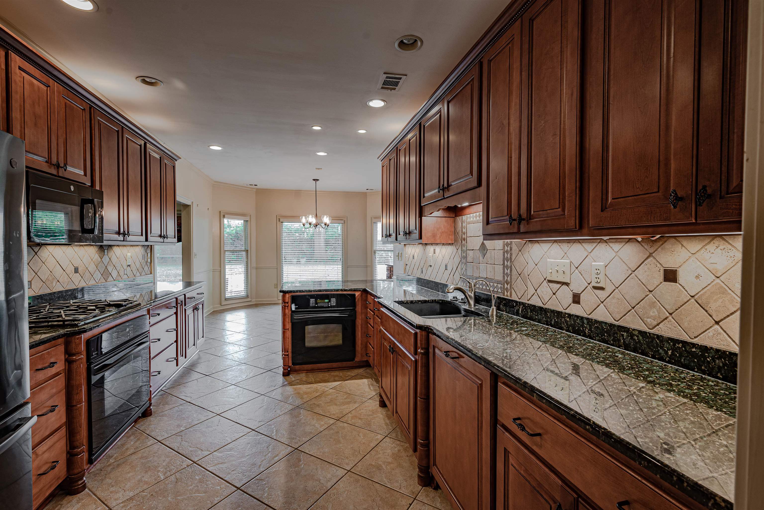 8106 MEADOW GLEN DR