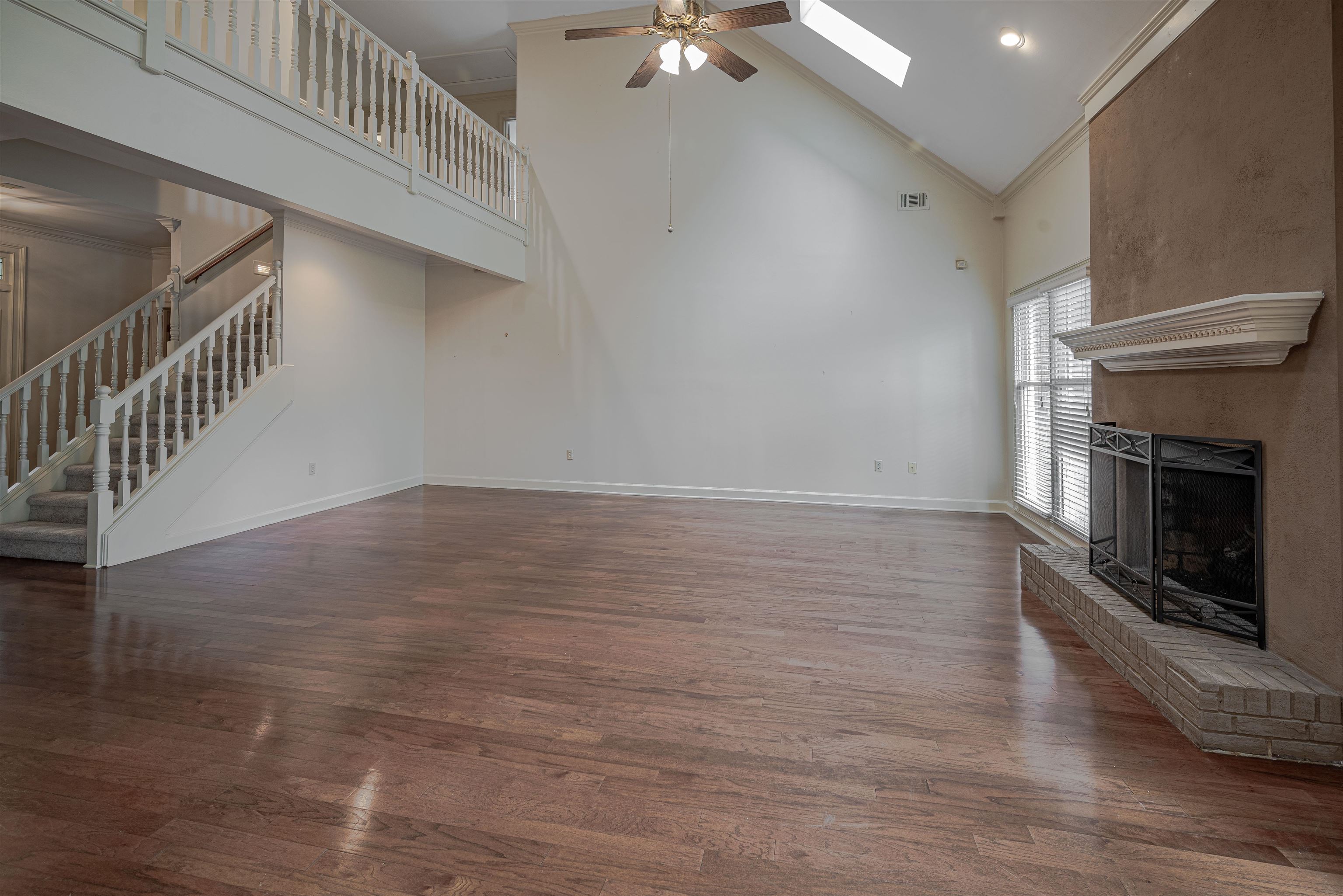 8106 MEADOW GLEN DR