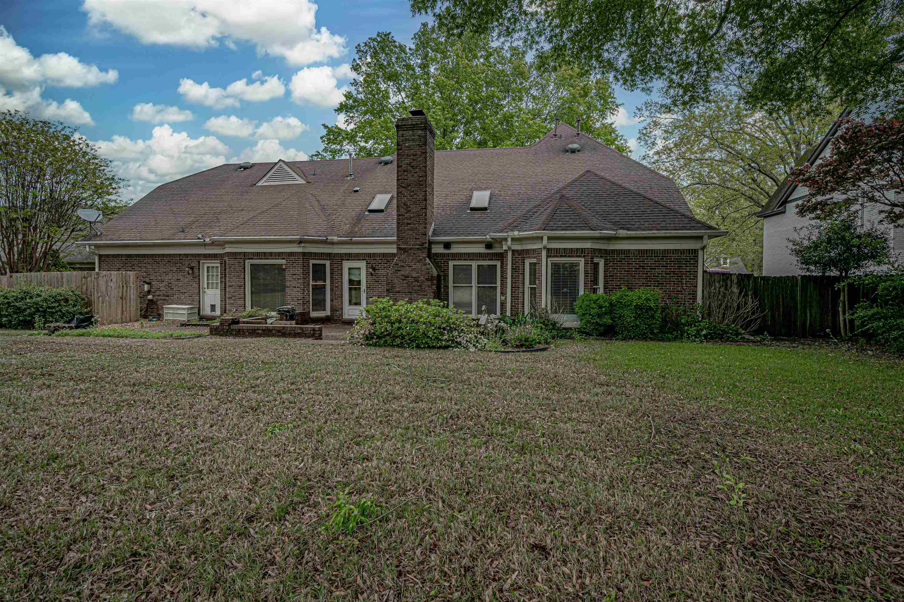 8106 MEADOW GLEN DR
