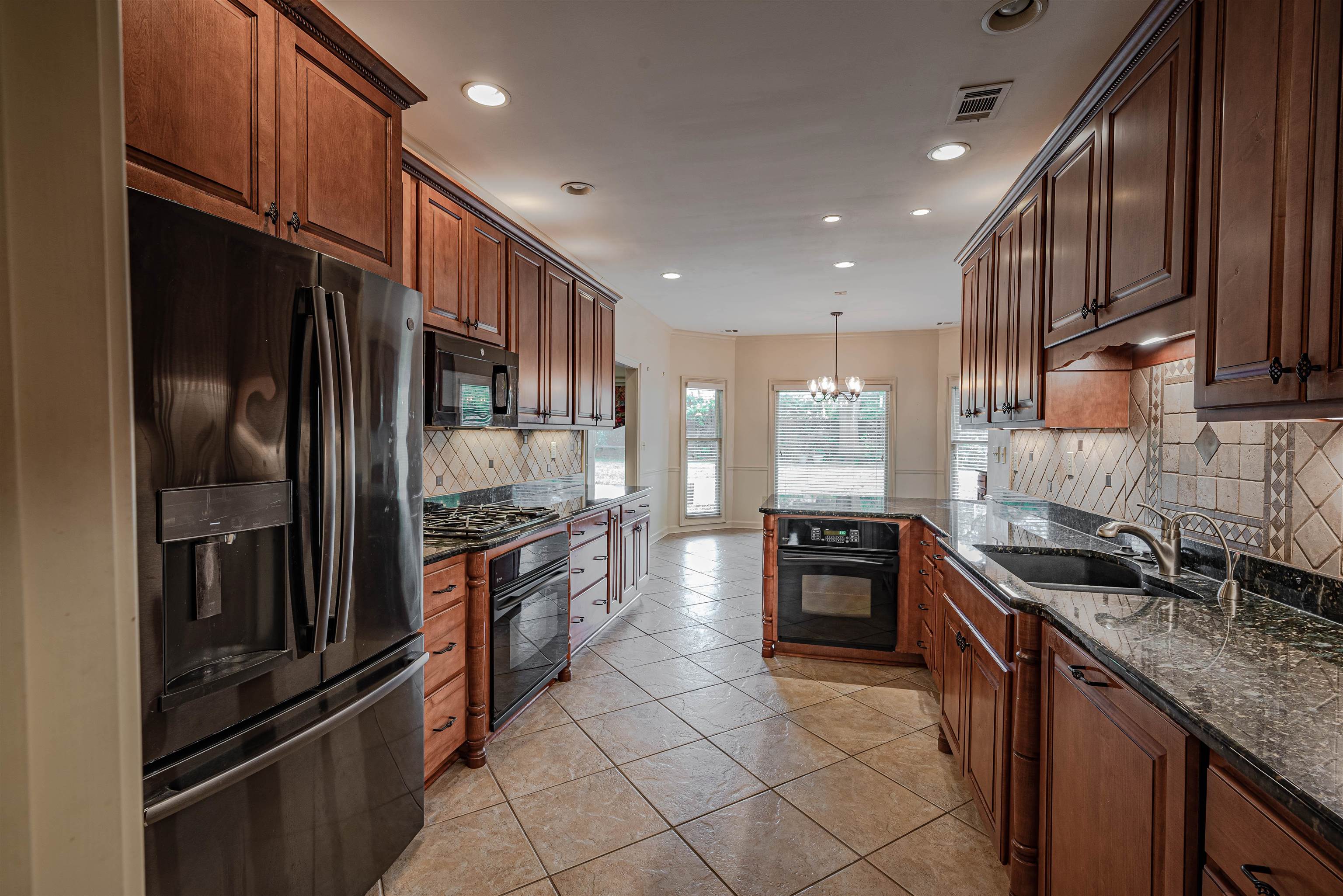 8106 MEADOW GLEN DR