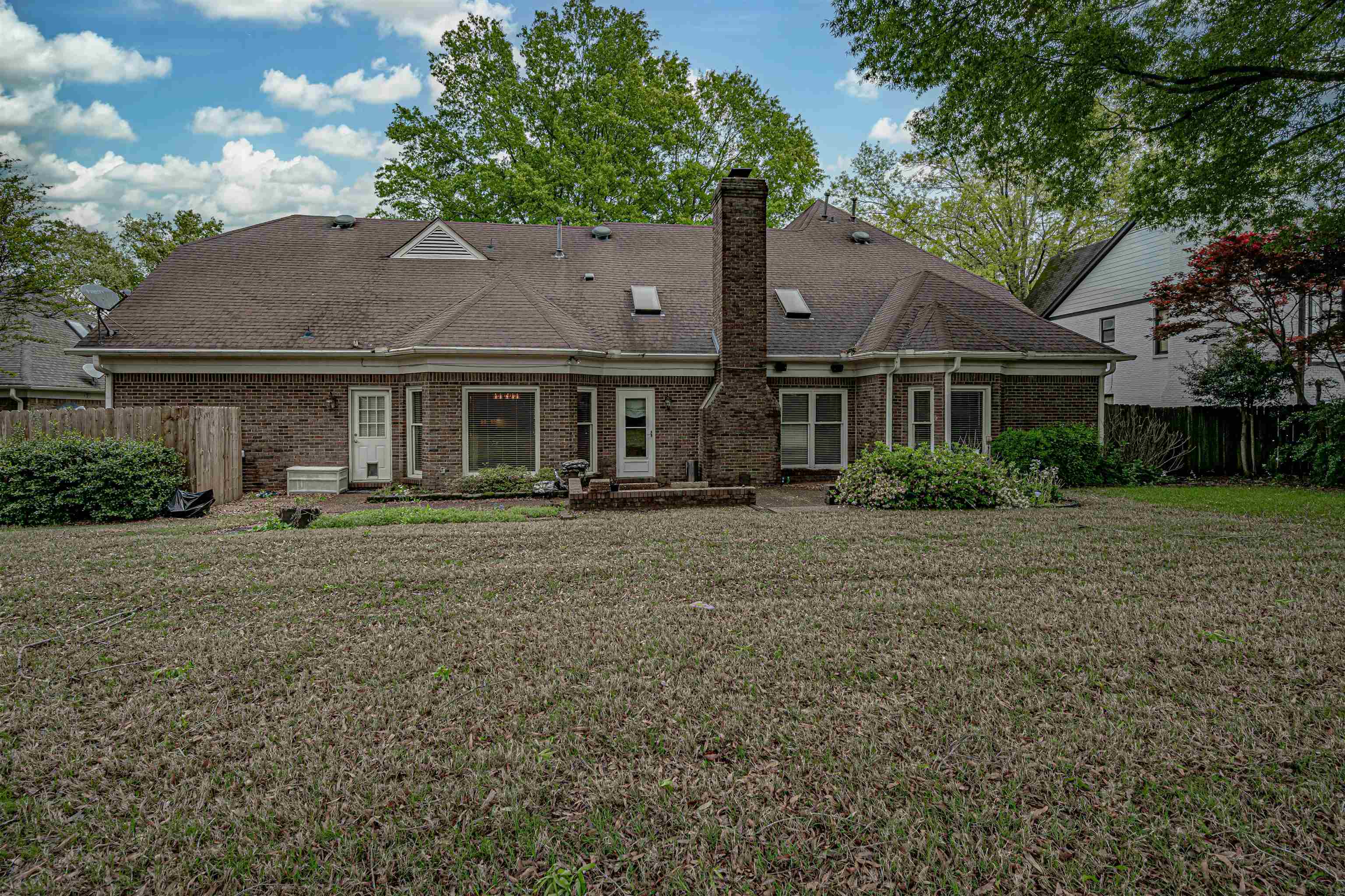 8106 MEADOW GLEN DR