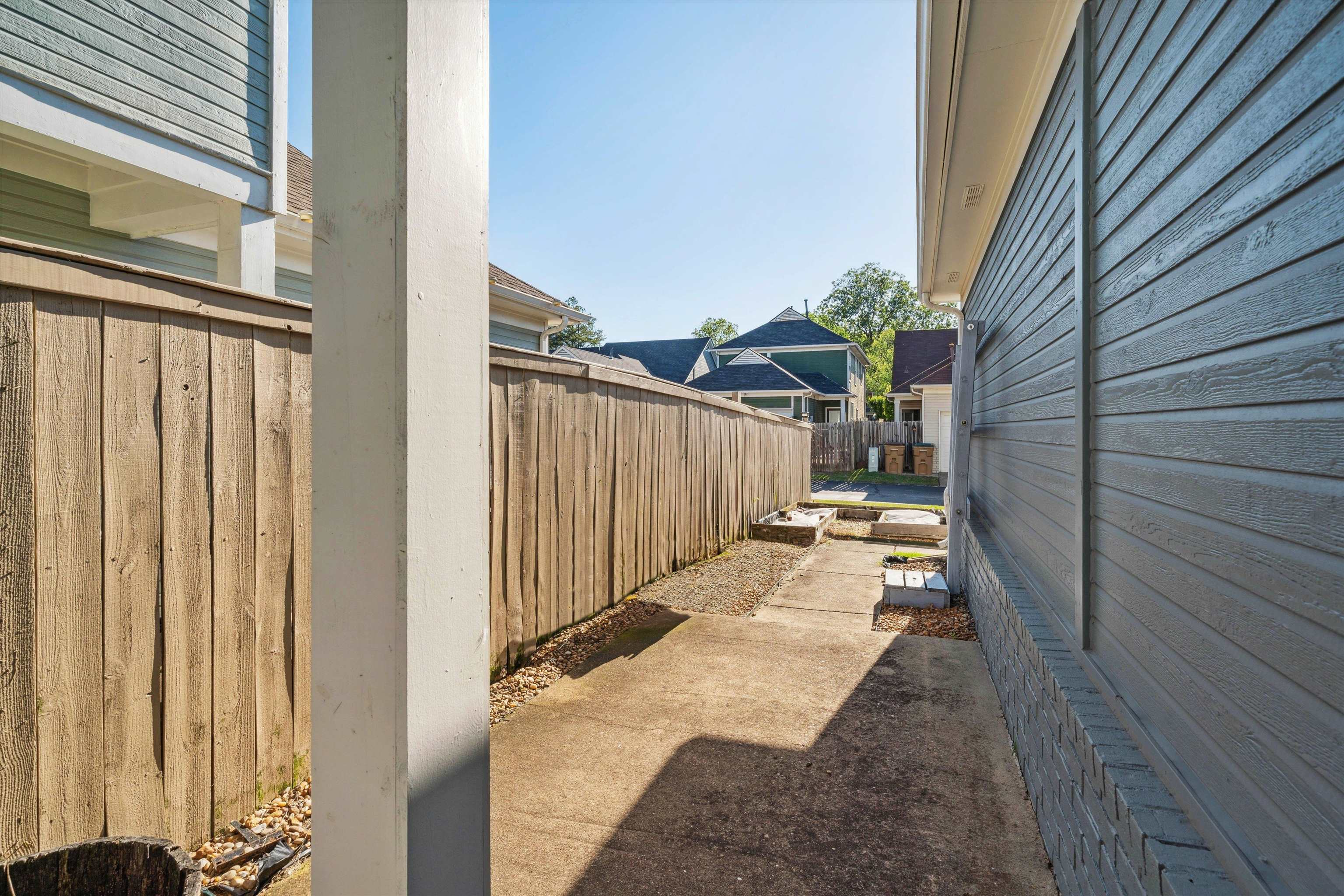 1133 E ISLAND PL