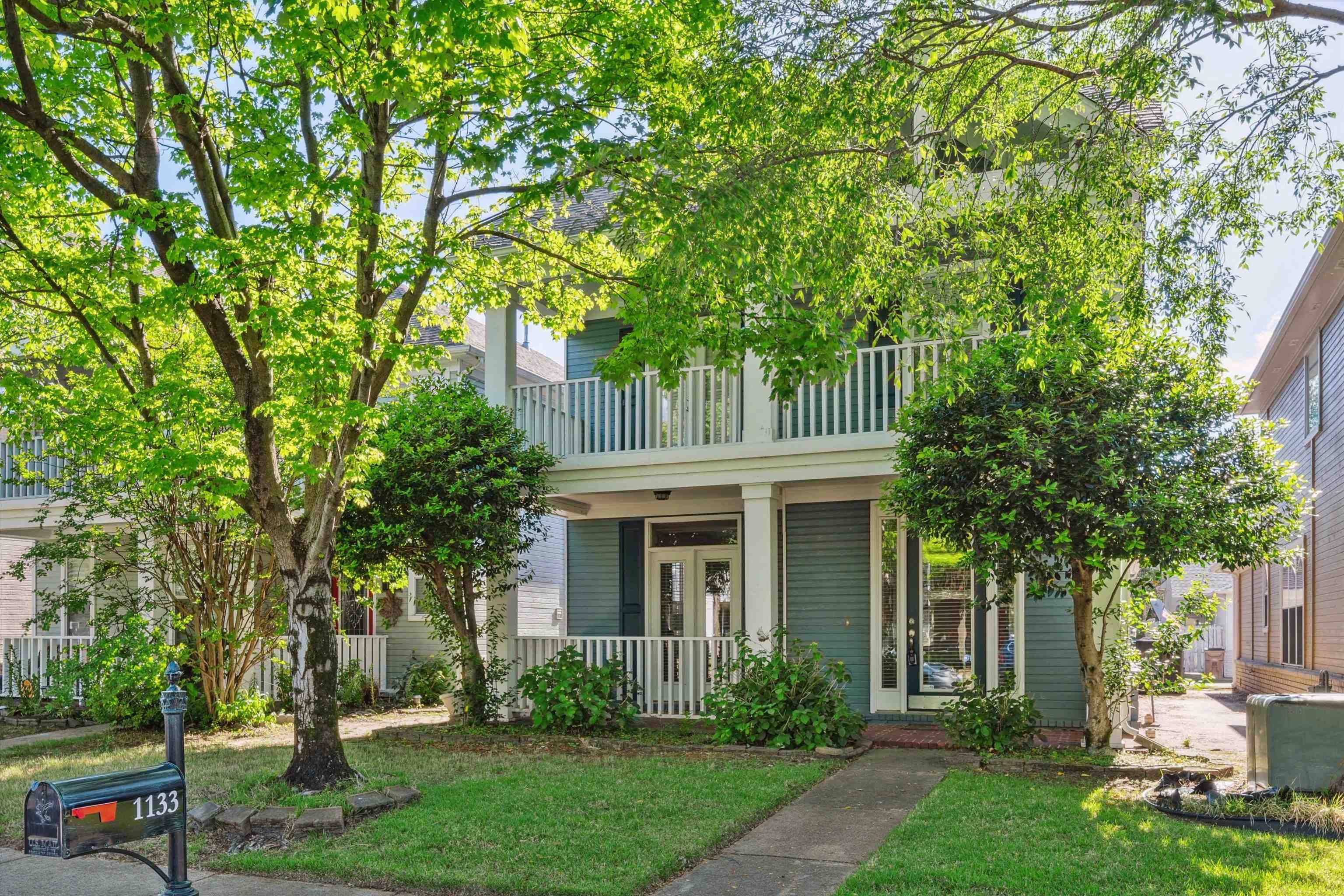 1133 E ISLAND PL