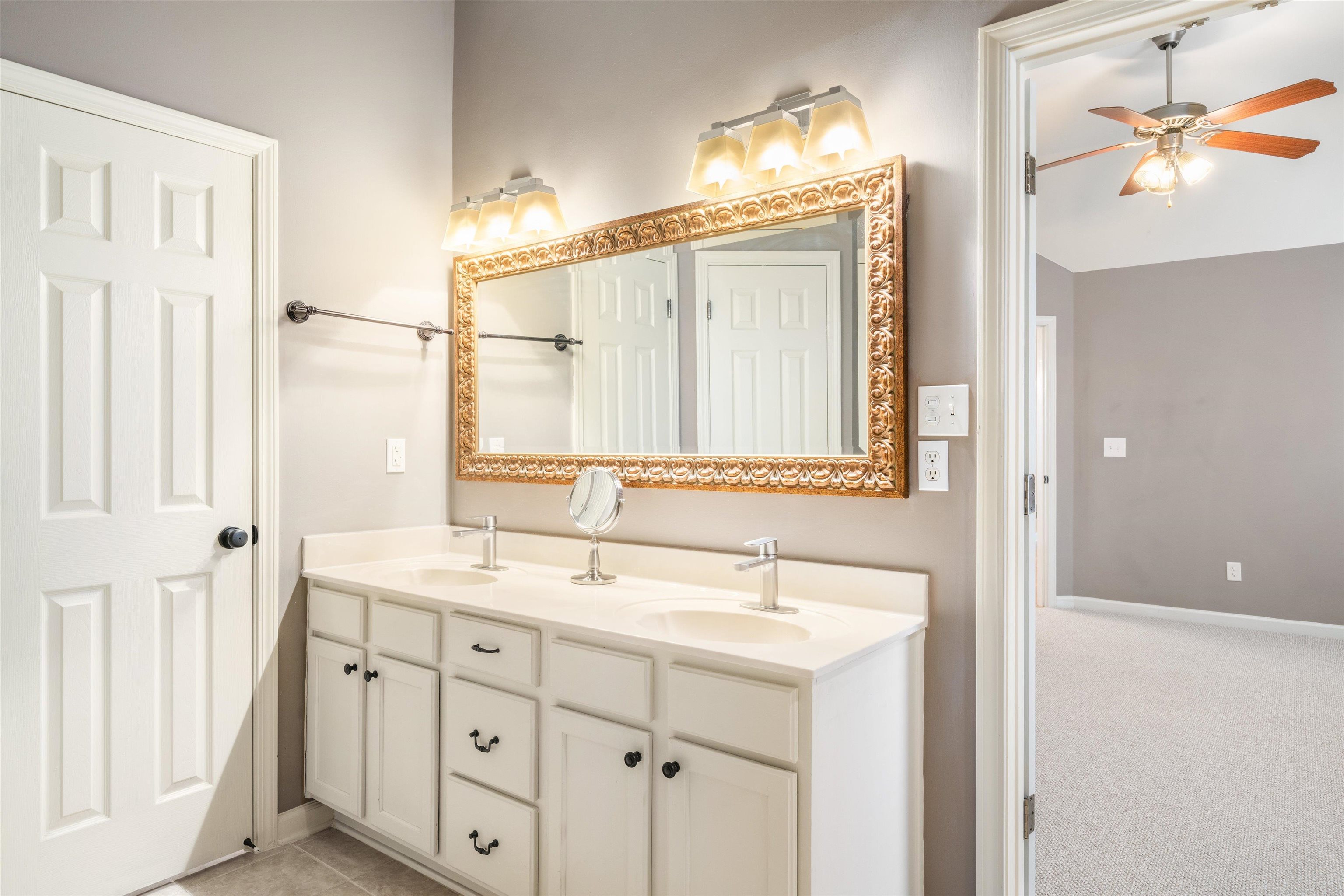 1058 W MONTEBELLO CIR