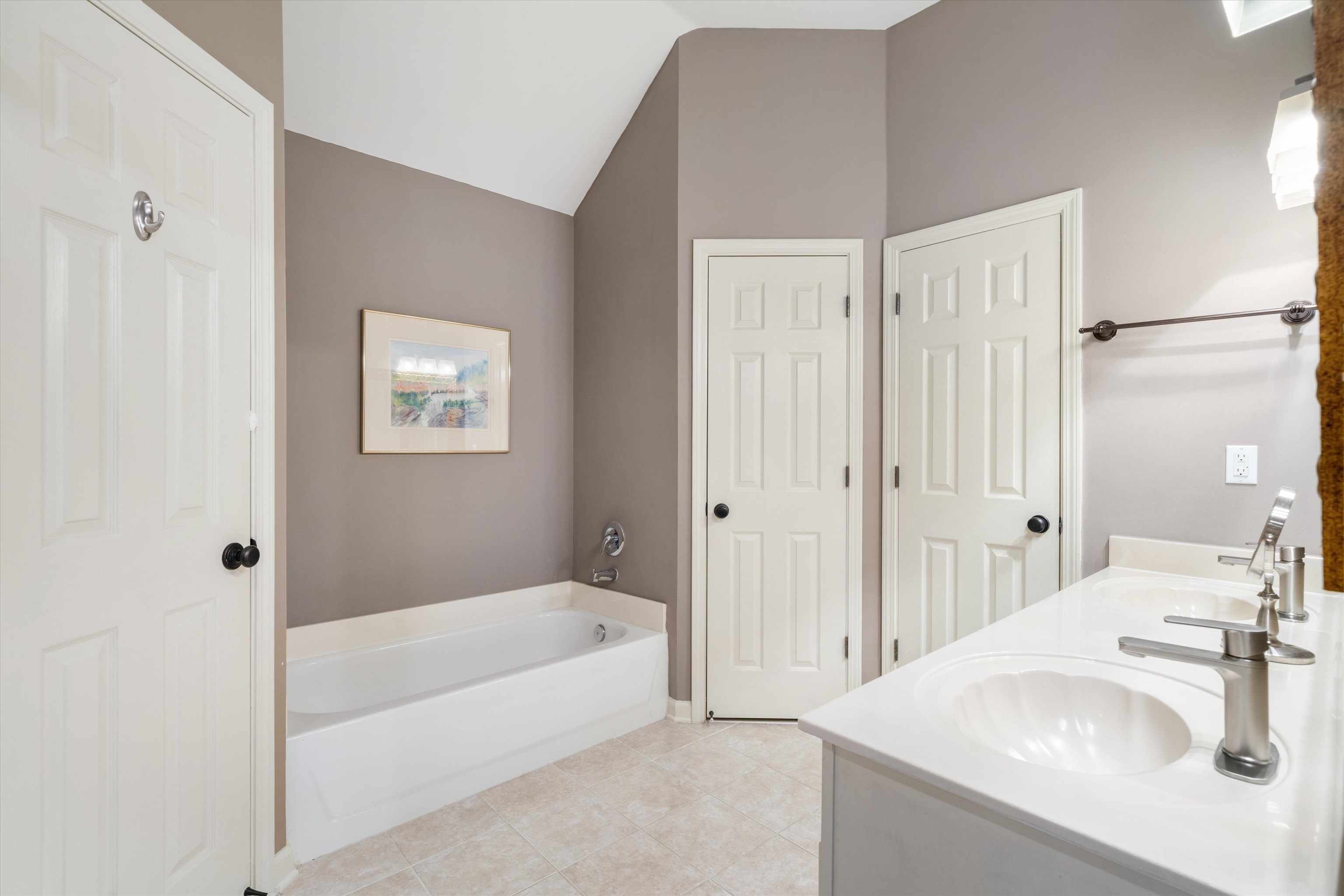 1058 W MONTEBELLO CIR