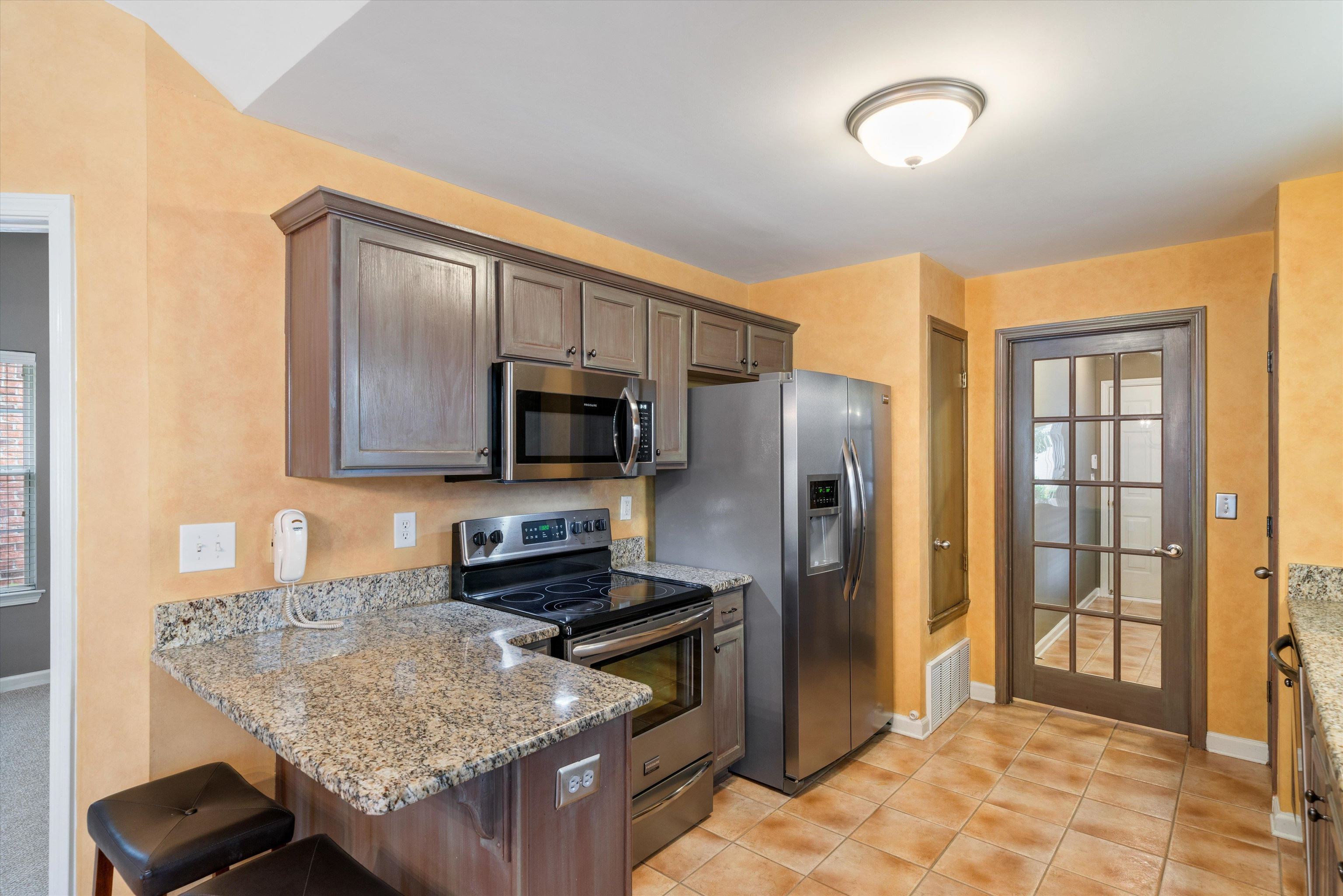 1058 W MONTEBELLO CIR