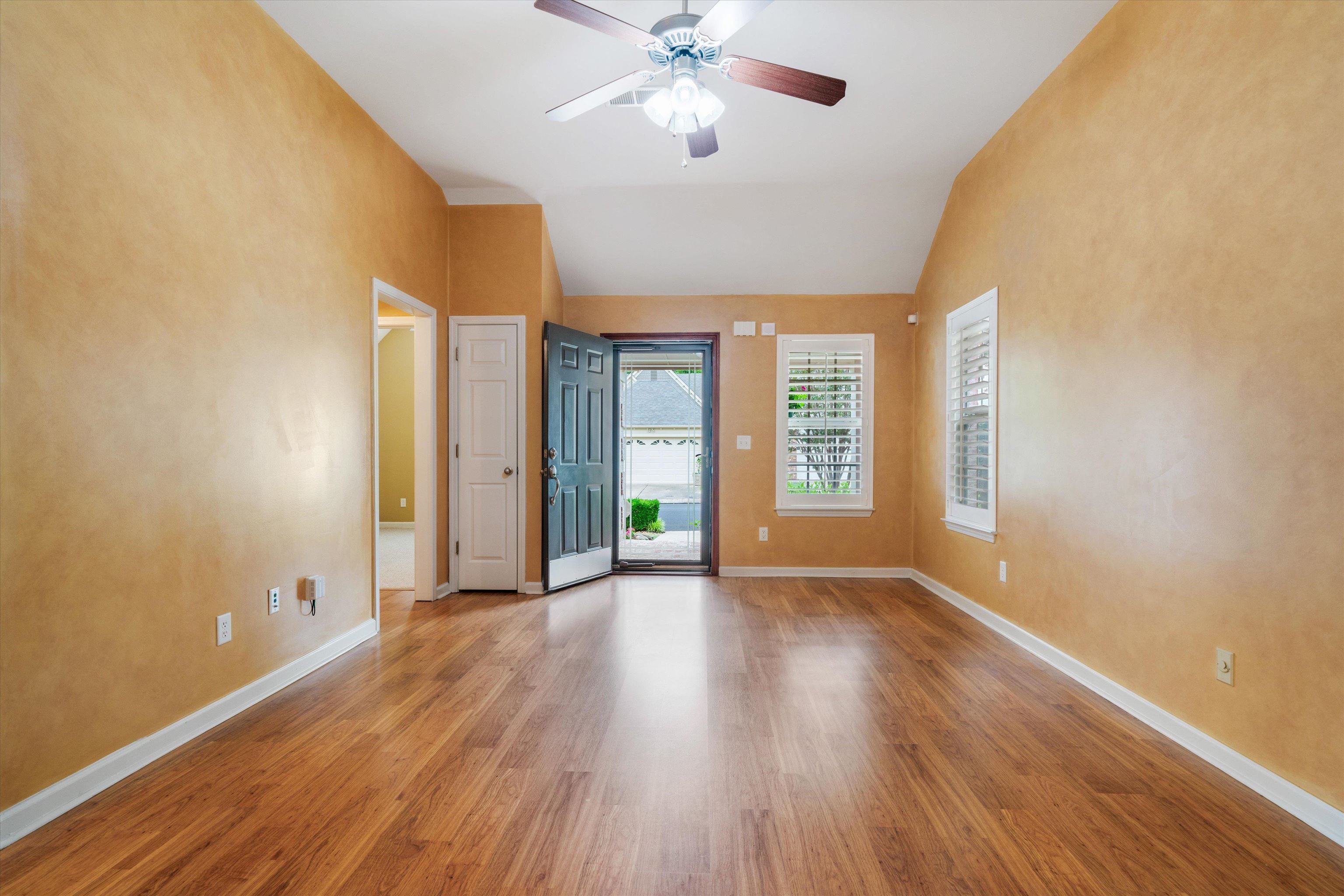 1058 W MONTEBELLO CIR