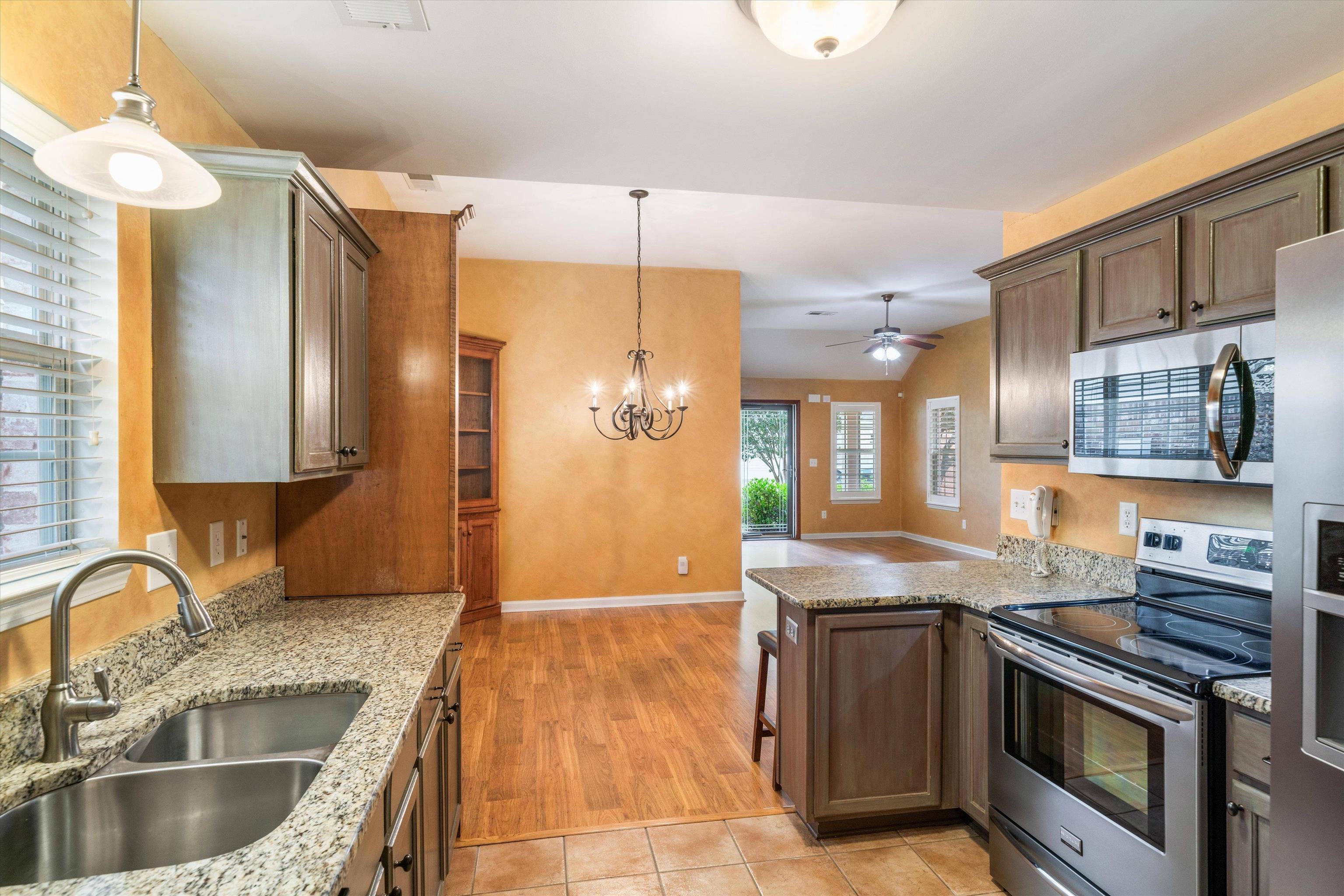 1058 W MONTEBELLO CIR