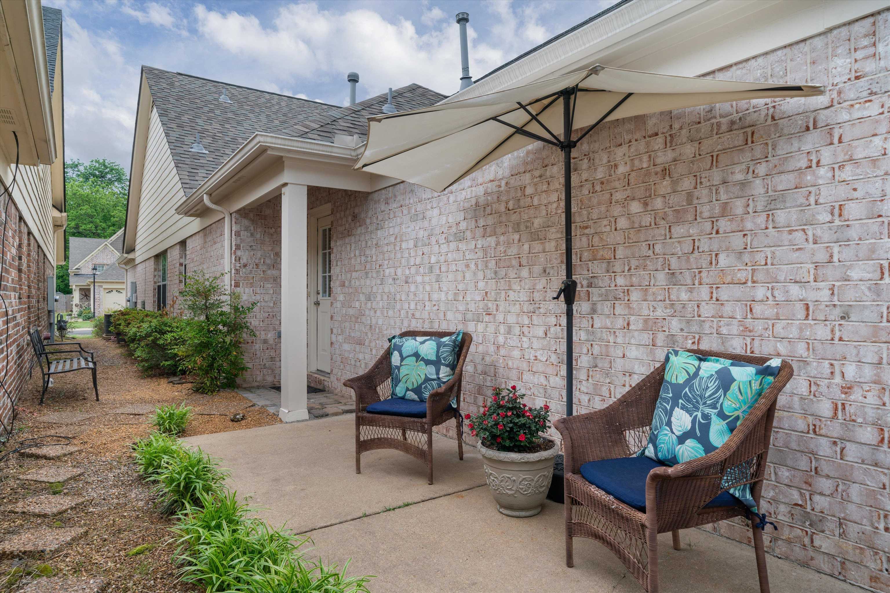 1058 W MONTEBELLO CIR