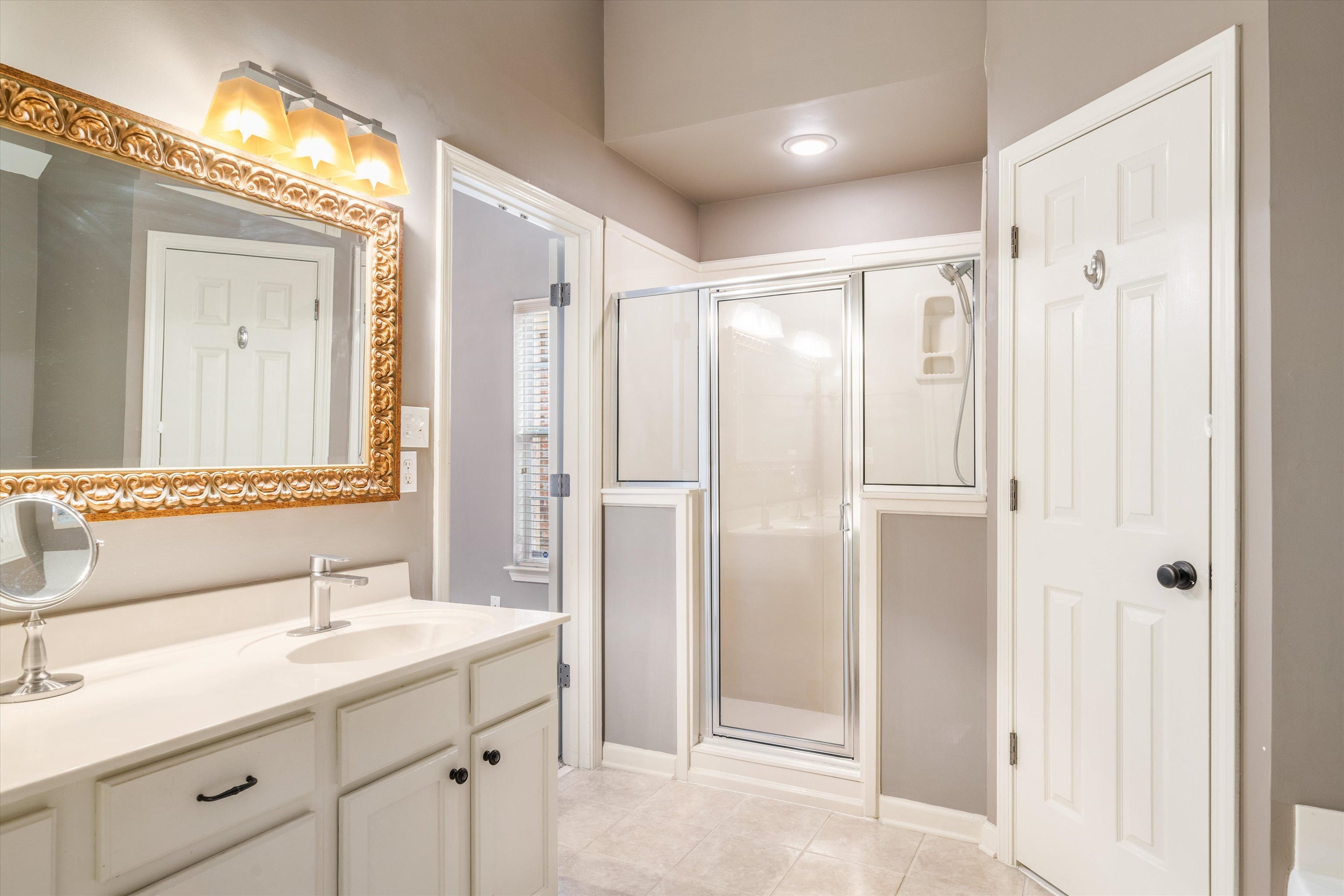1058 W MONTEBELLO CIR