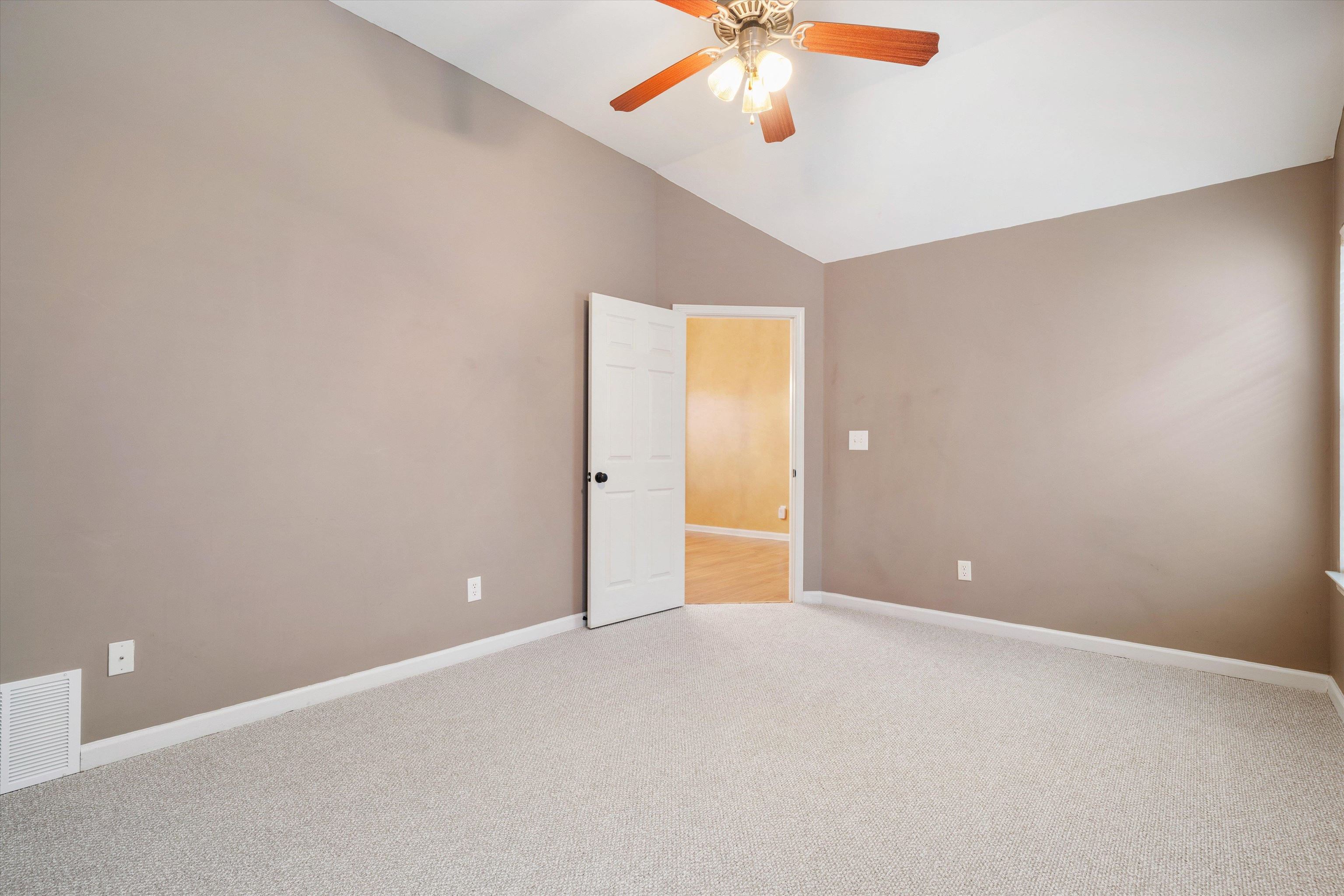 1058 W MONTEBELLO CIR